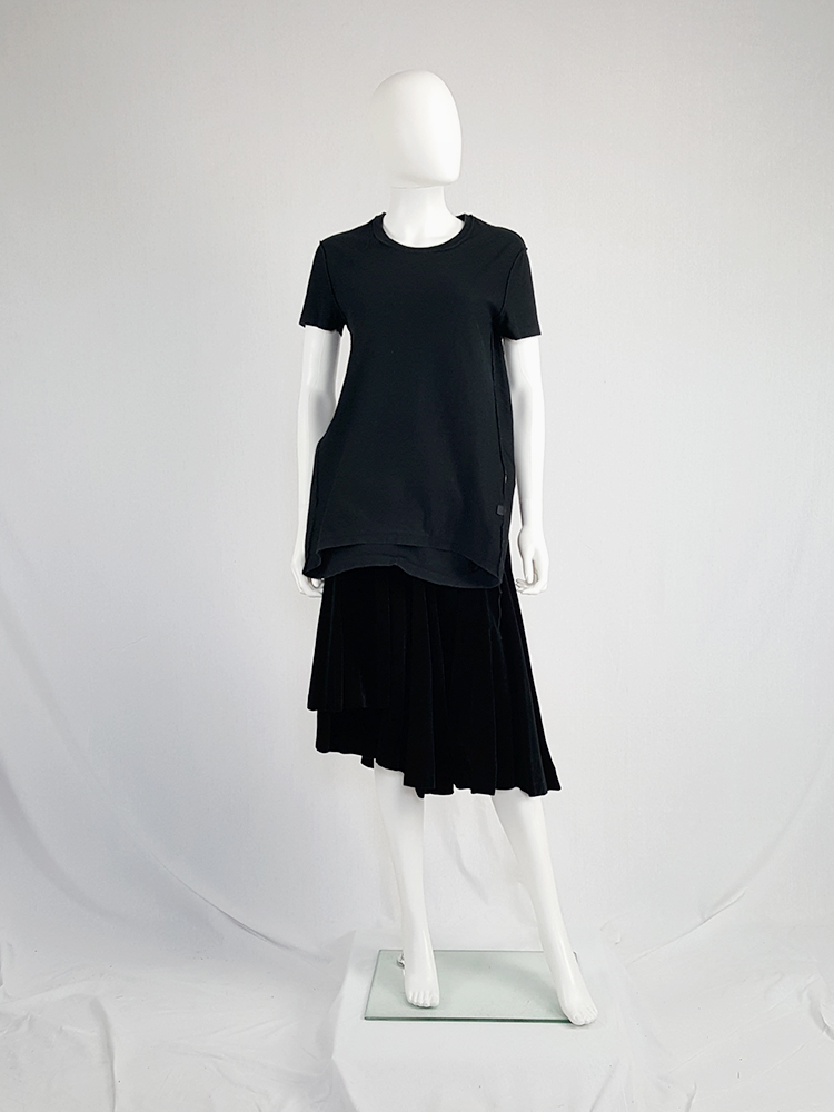 国内発/送関込【Maison Margiela】Vintage Black Cotton T-Shirt Maison Martin Margiela black t-shirt hanging on the front of