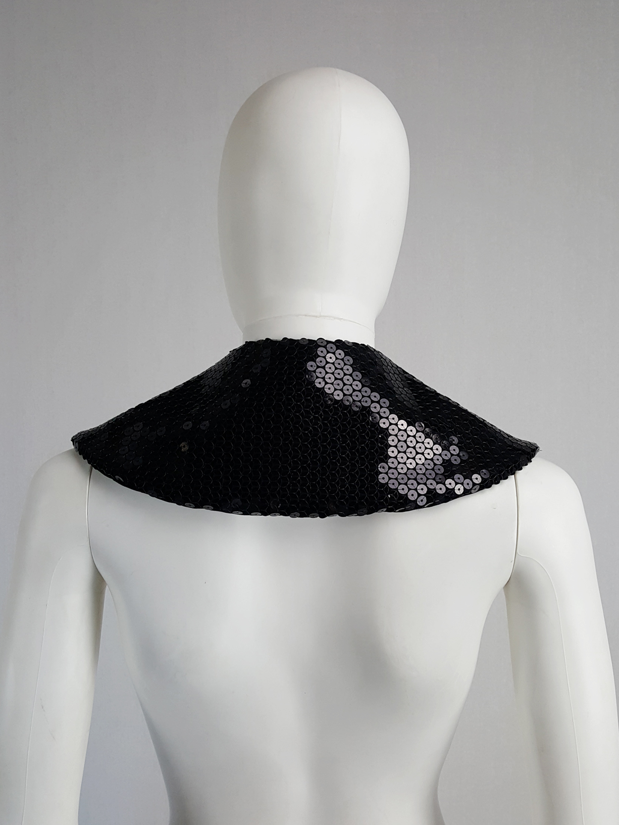 Comme des Garçons Comme black sequinned round collar — spring 2018 