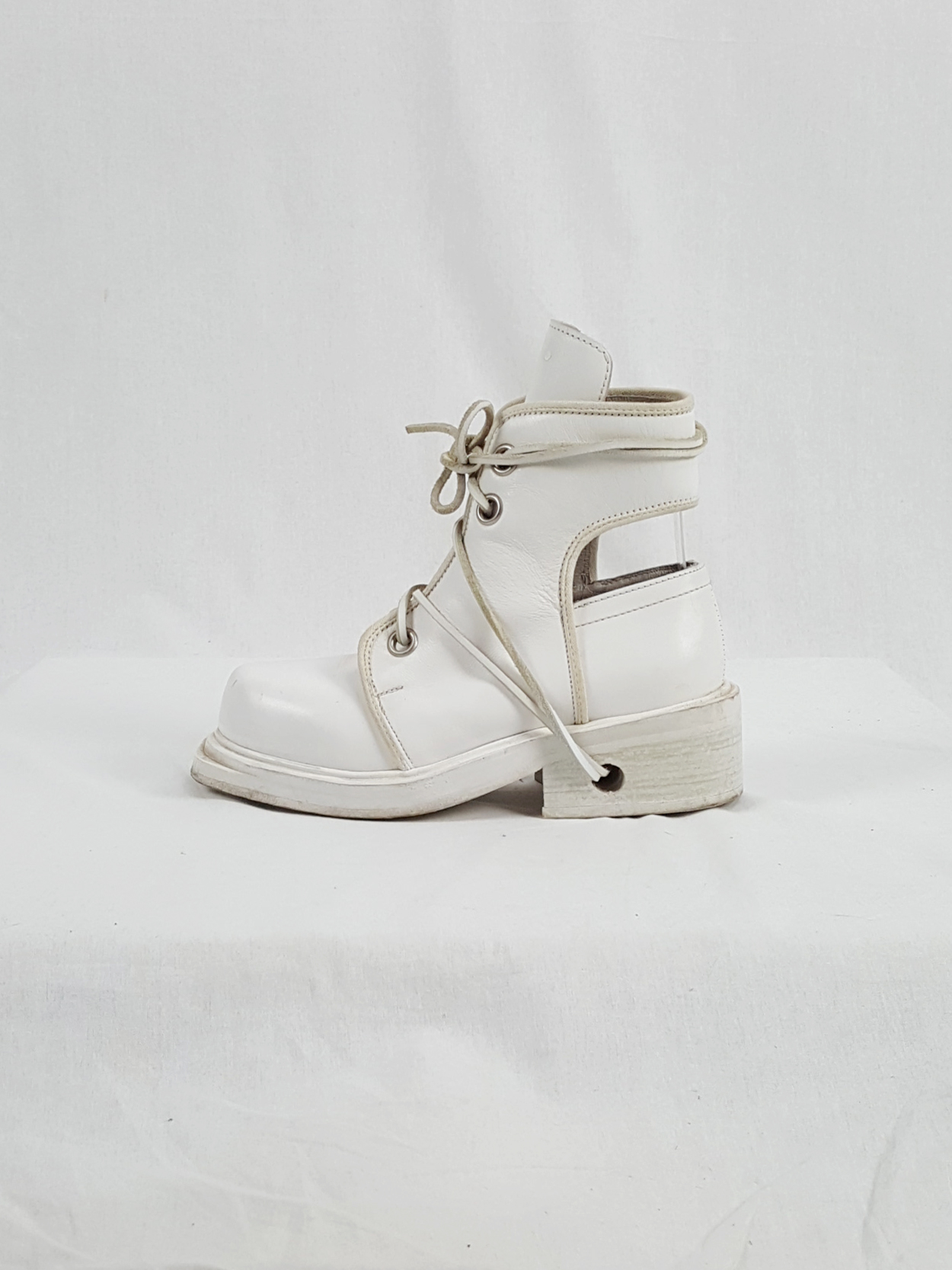Dirk Bikkembergs white mountaineering boots with laces through the 