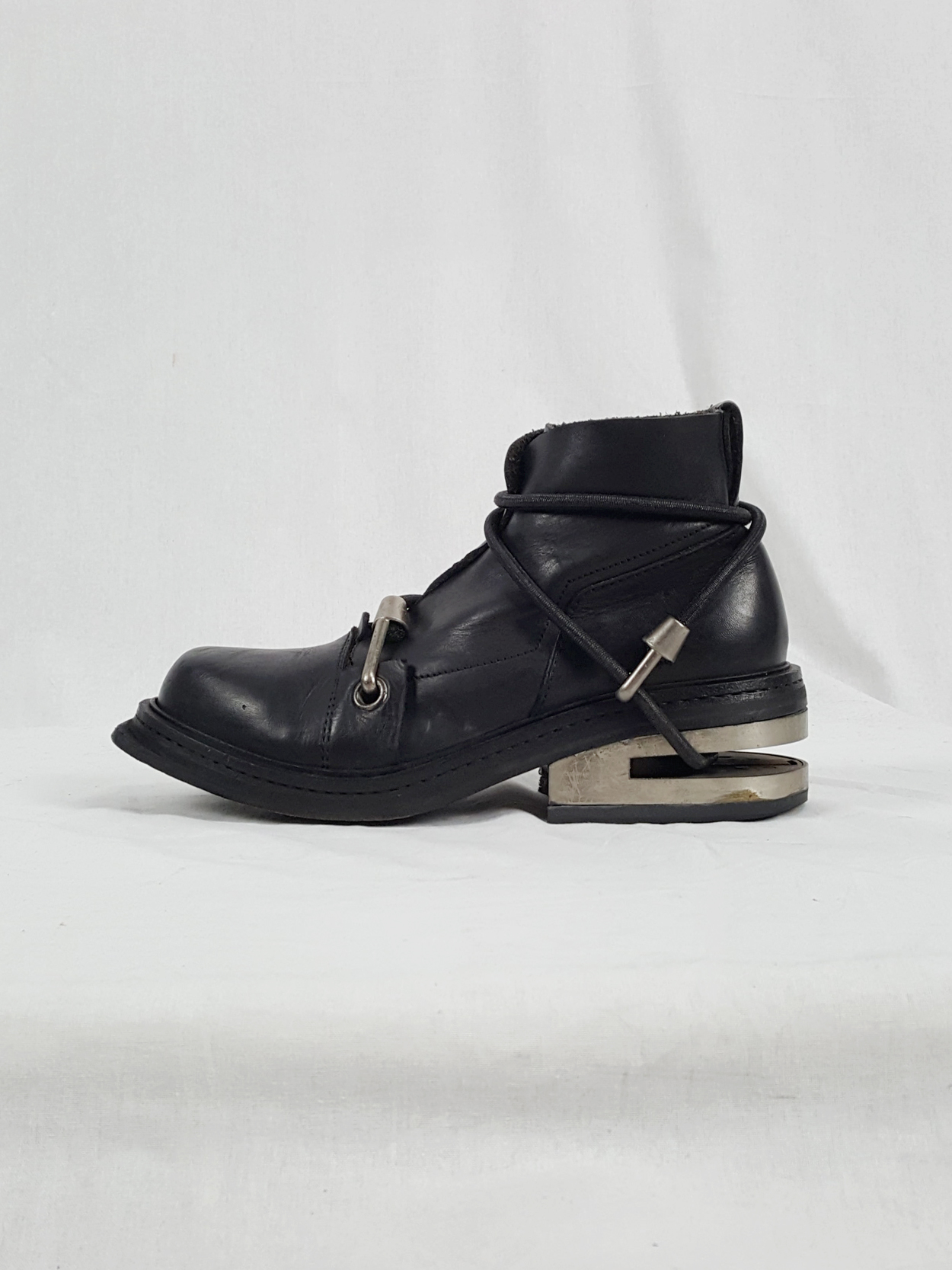 Dirk Bikkembergs black mountaineering boots with metal heel (41 