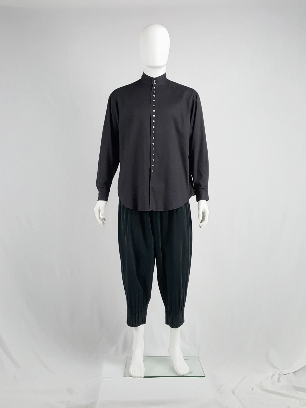 パンツ ISSEY MIYAKE MEN sample slacks black BASICS Trousers Black – ISSEY MIYAKE EU