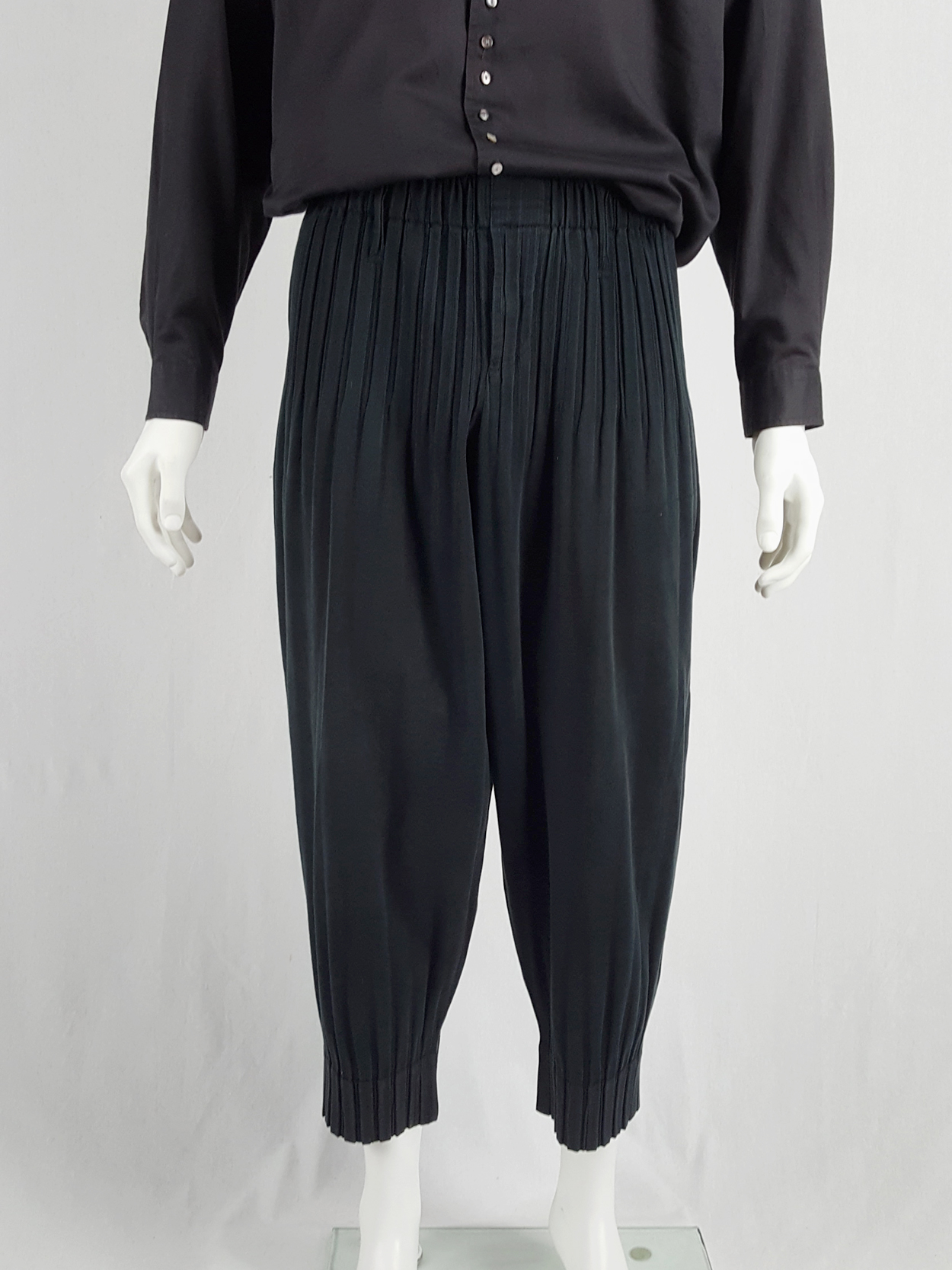 Issey Miyake Men black harem trousers with pleats on the
