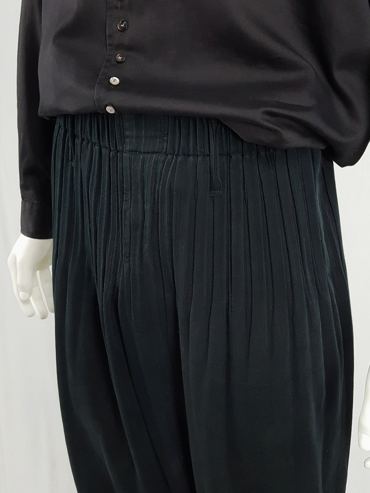 Issey Miyake Men black harem trousers with pleats on the