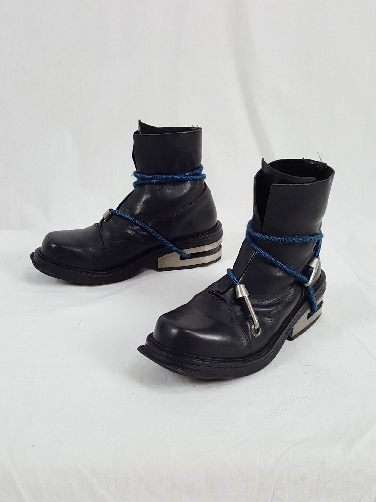 Dirk Bikkembergs black boots with blue mountaineering straps (41