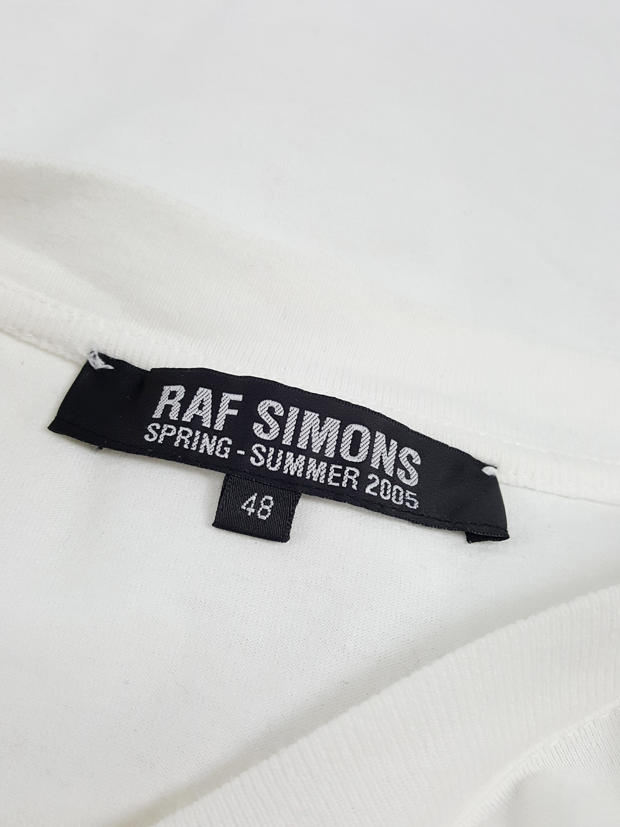Raf Simons white t-shirt with cargo pocket — spring 2005 