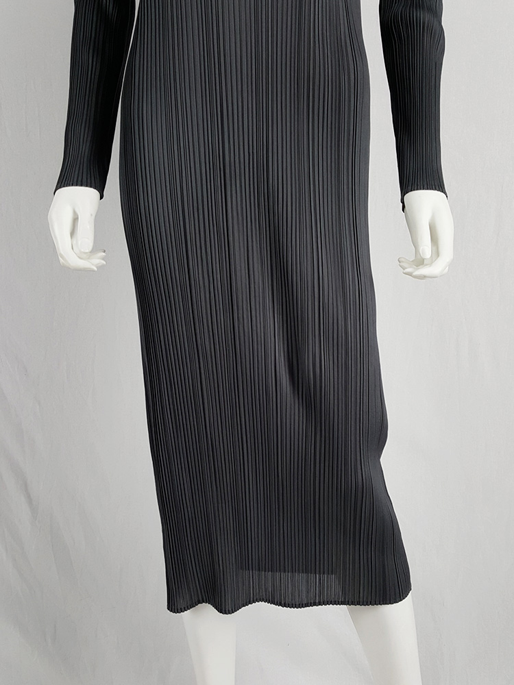 PLEATS PLEASE ISSAY MIYAKE ロングジレ　レディース Issey Miyake Pleats Please grey maxi skirt that is scrunched