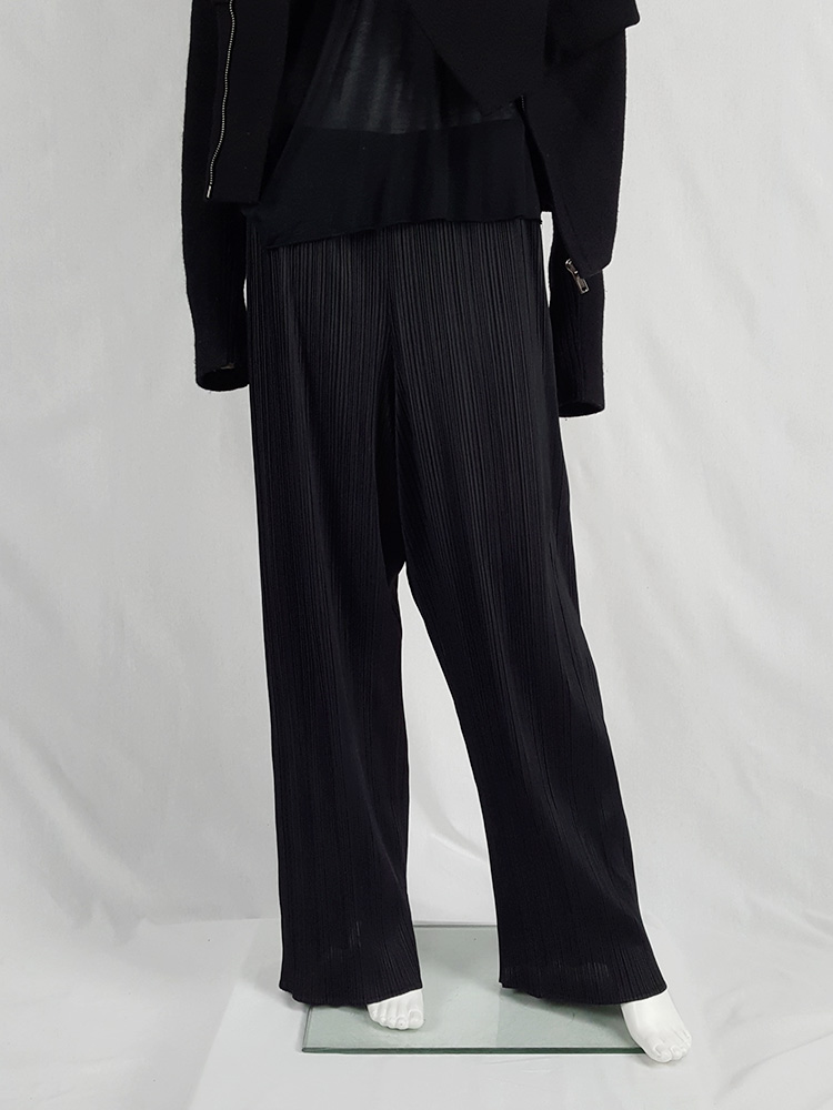 PLEATS PLEASE ISSEY MIYAKE ブラックプリーツパンツ PLEATS PLEASE ISSEY MIYAKE（プリーツプリーズイッセイミヤケ