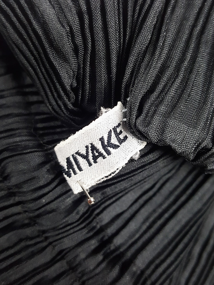 Issey Miyake black pleated drawstring backpack - VANIITAS  display picture 3