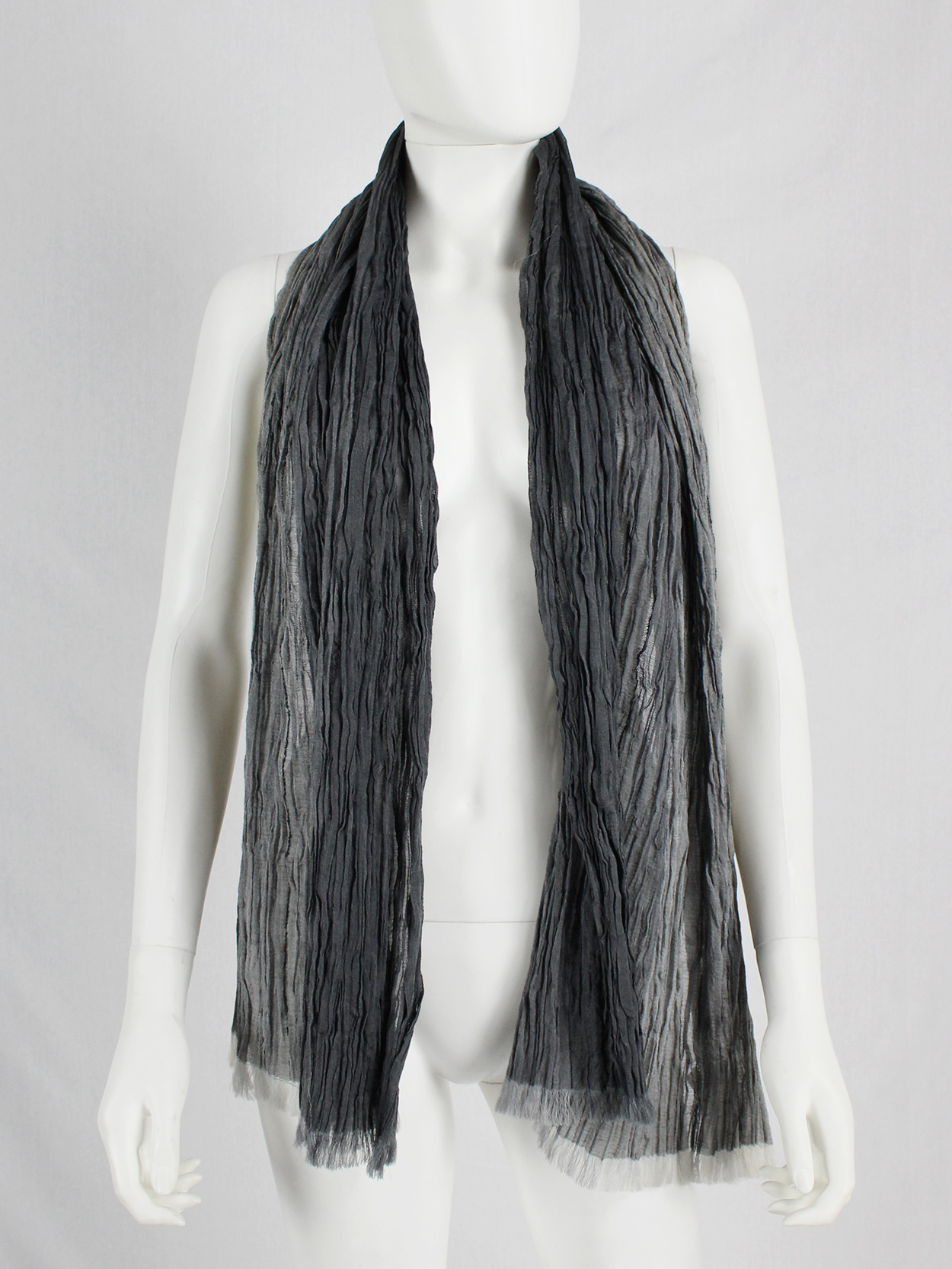 Issey Miyake grey ombre scarf with wrinkled pleats — 1980's