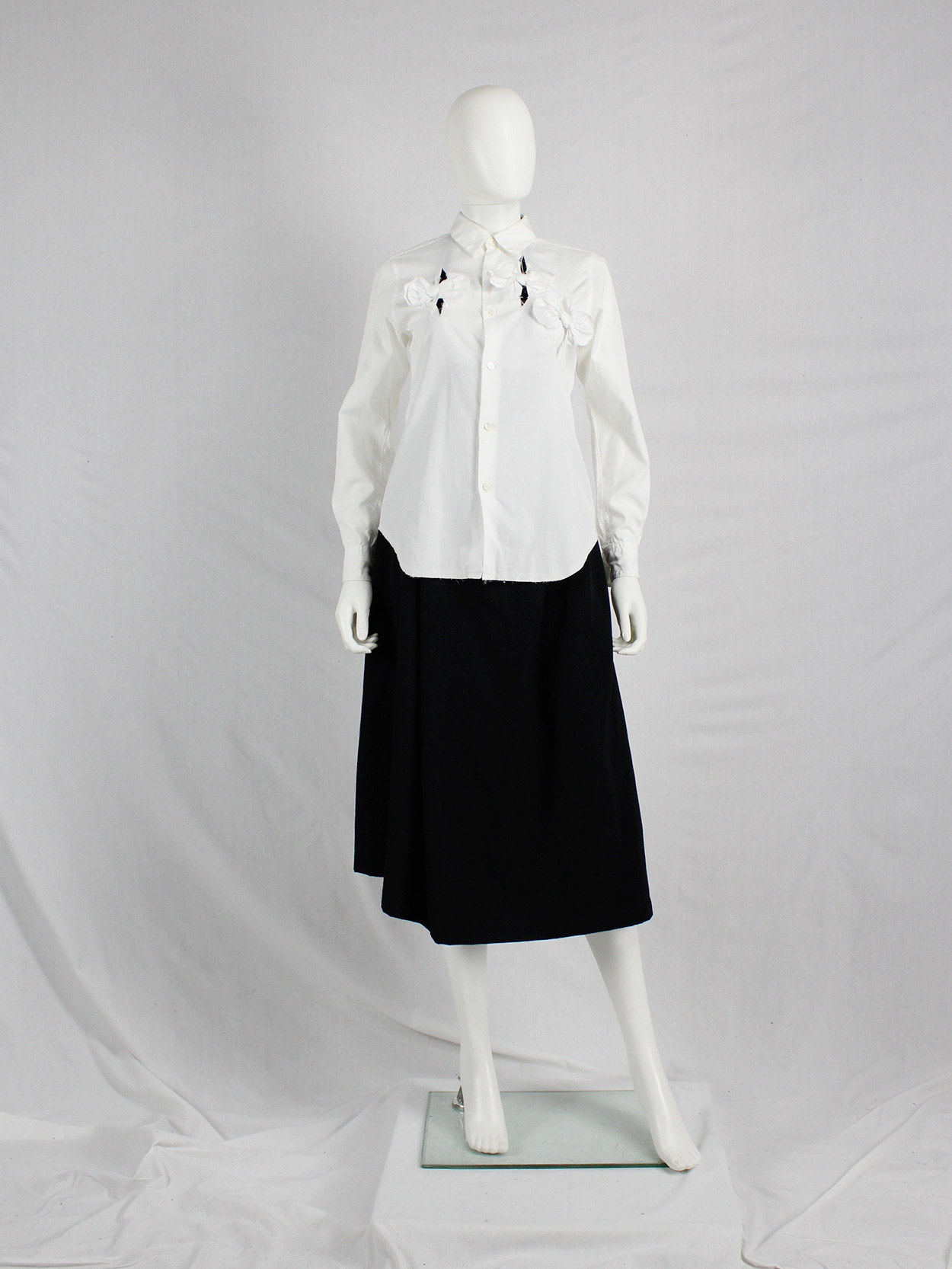 ★COMME des GARCONS★スリーブレス ドレス Comme des Garçons white shirt with slits and three bows