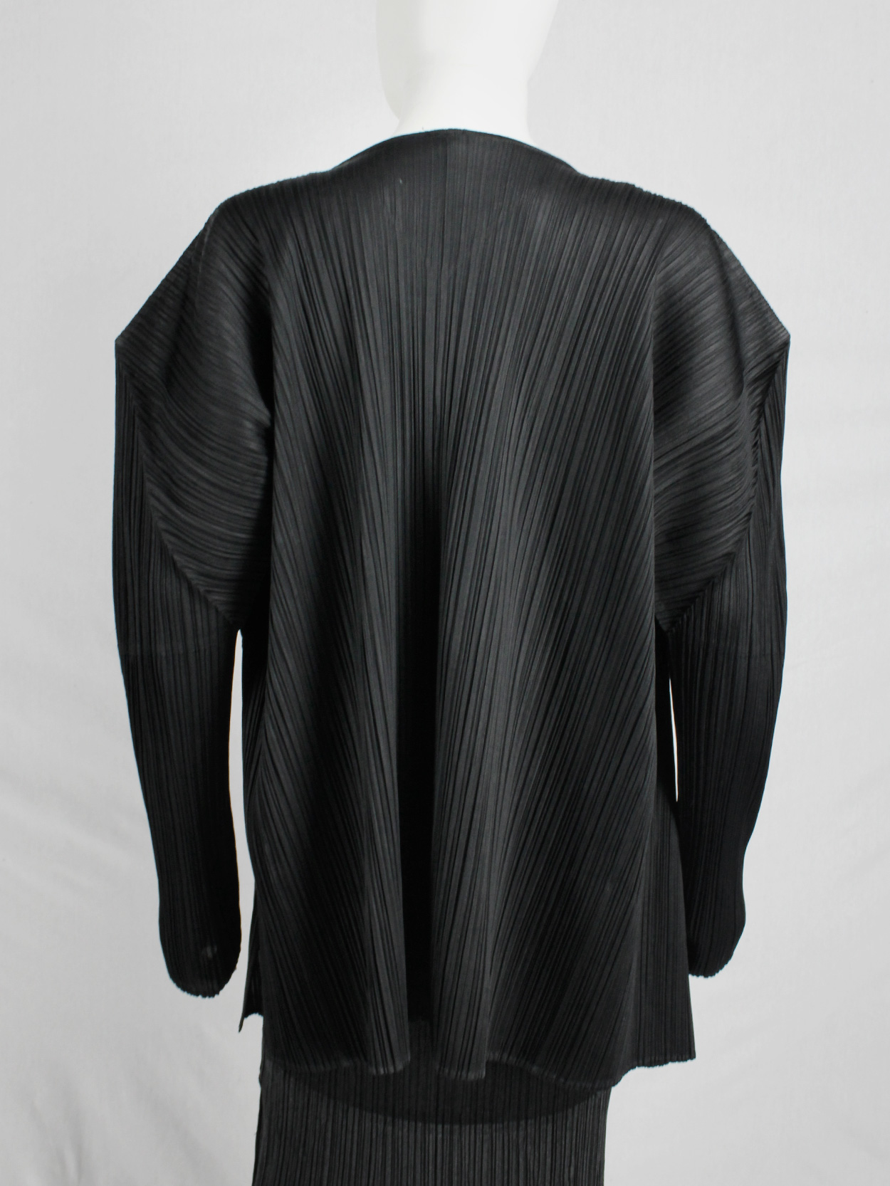 Issey Miyake Pleats Please black cardigan with squared Issey Miyake Pleats Please black cardigan with squared