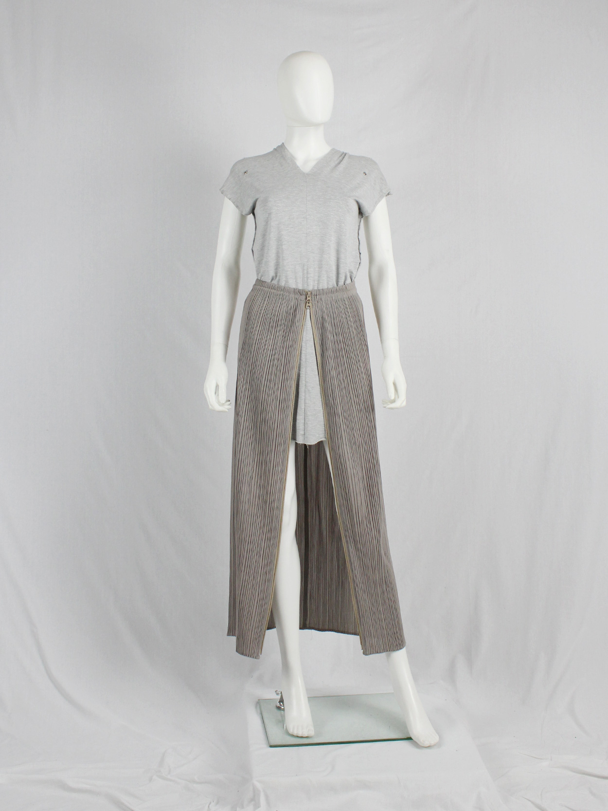 Maison Martin Margiela grey dress with snaps on the shoulders