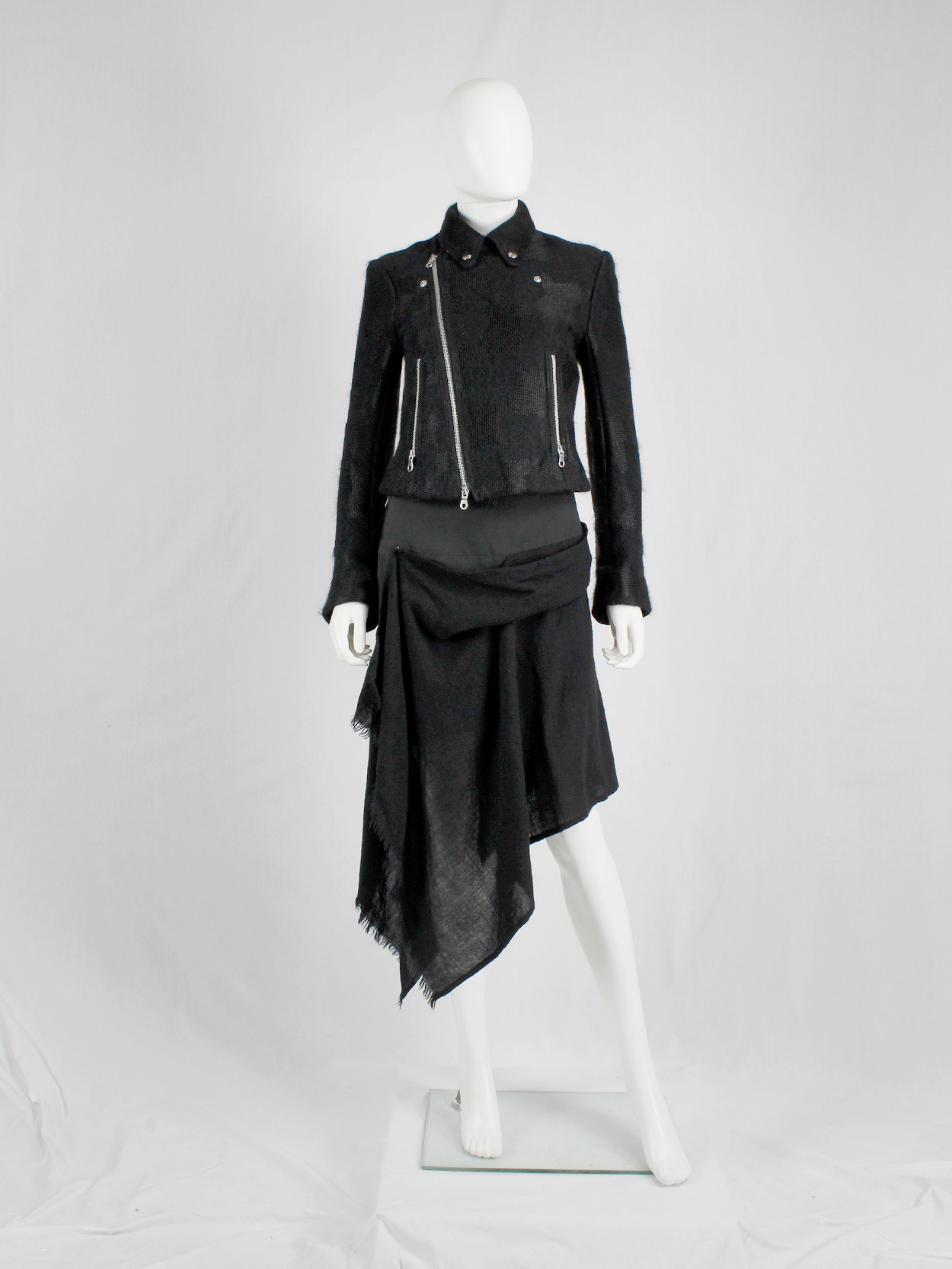 ミニスカート YOHJI YAMAMOTO Women Mini Skirts FOS04108BLACK Black Yohji Yamamoto black miniskirt with black draped scarf