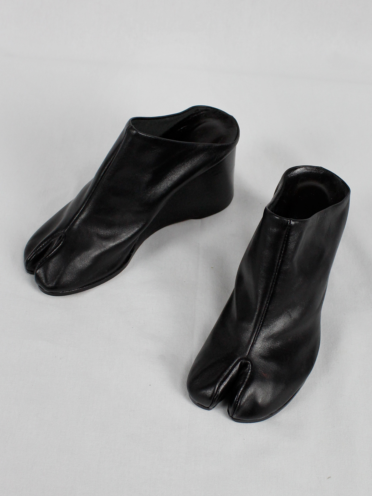 Maison Martin Margiela black tabi slippers with wedge heel (37 