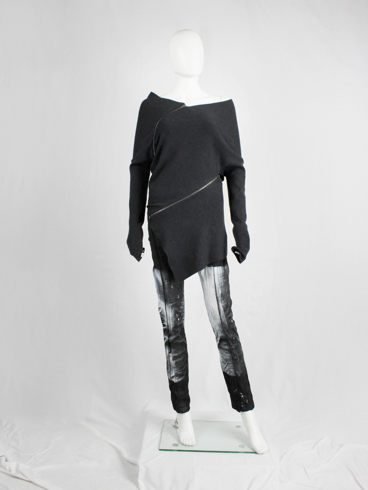 Martin Margiela 0キャミソール Maison Martin Margiela 1 dark grey jumper with spiralling