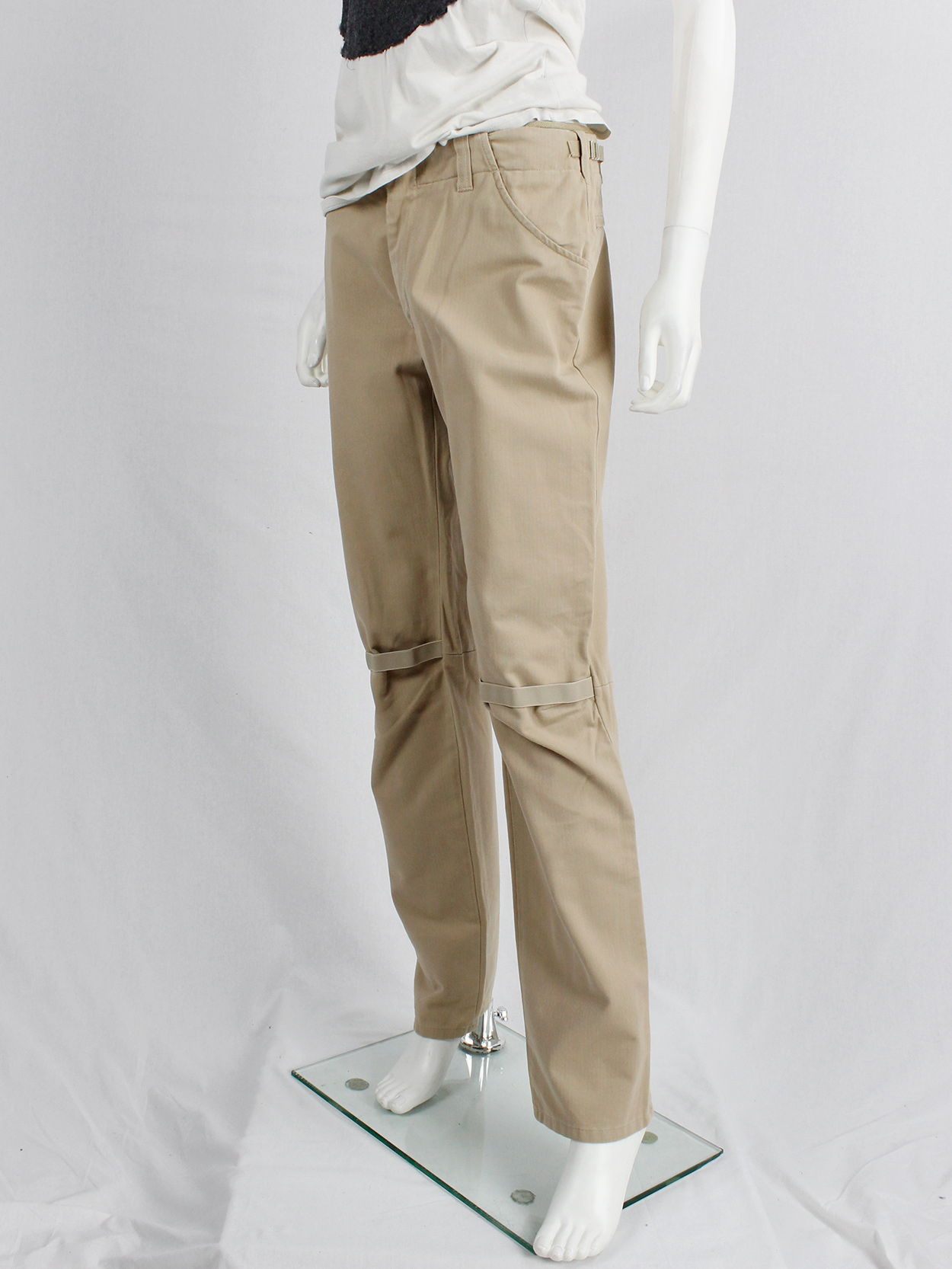 Helmut Lang beige trousers with elastic bands at the knees — 90