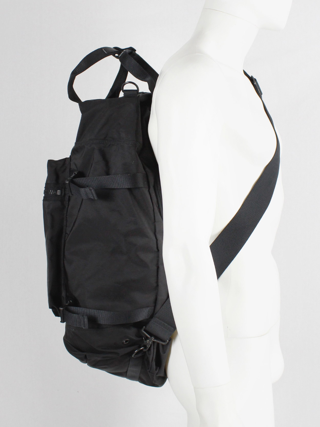 Y'SACCS Pour Tous black duffle bag with utility straps