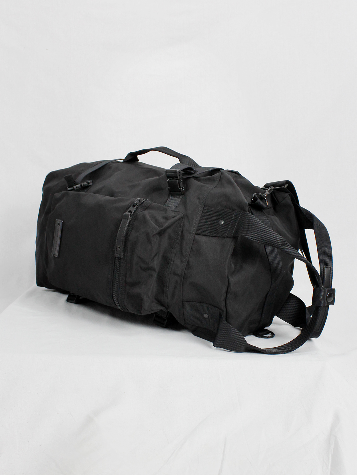 Y'SACCS Pour Tous black duffle bag with utility straps