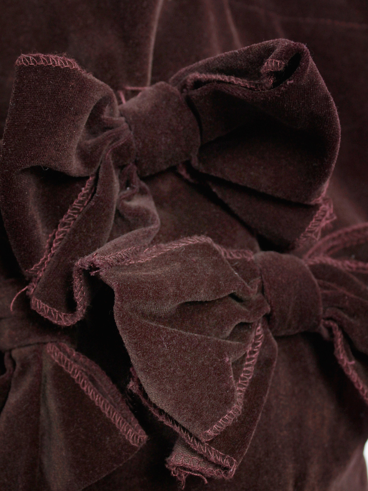Comme des Garçons Comme burgundy velvet tote bag covered in  display picture 2