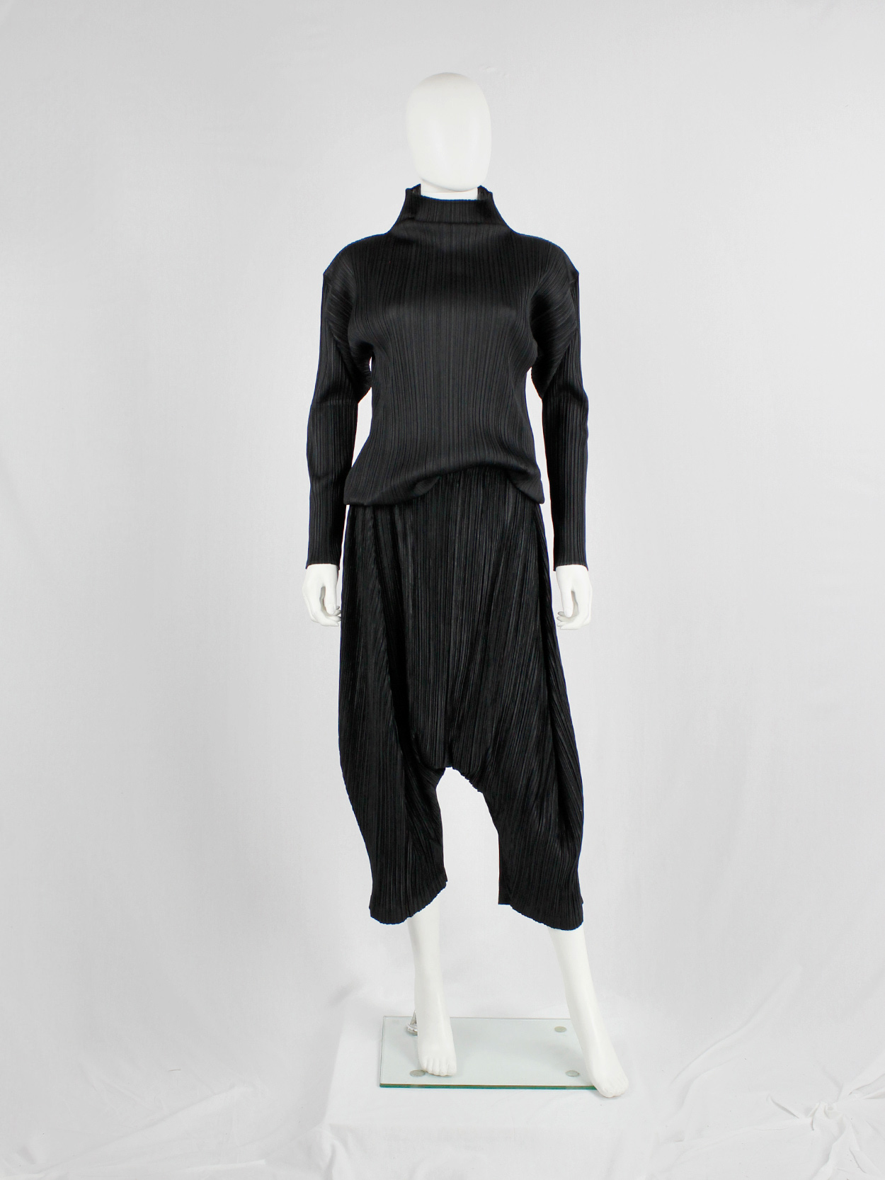 パンツ PLEATS PLEASE easy sarouel pants Issey Miyake Pleats Please black sarouel trousers with drop