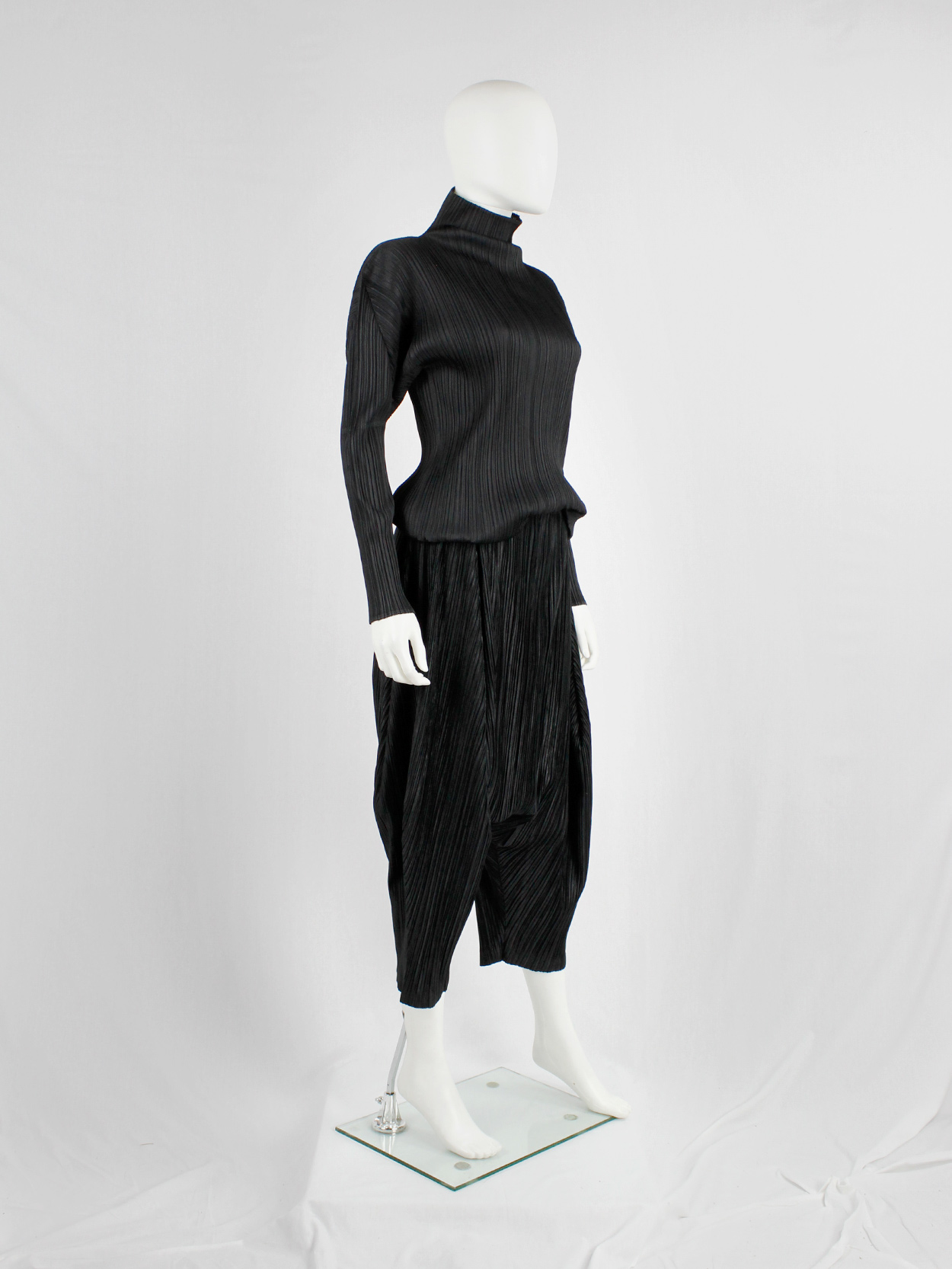 パンツ PLEATS PLEASE easy sarouel pants Issey Miyake Pleats Please black sarouel trousers with drop crotch