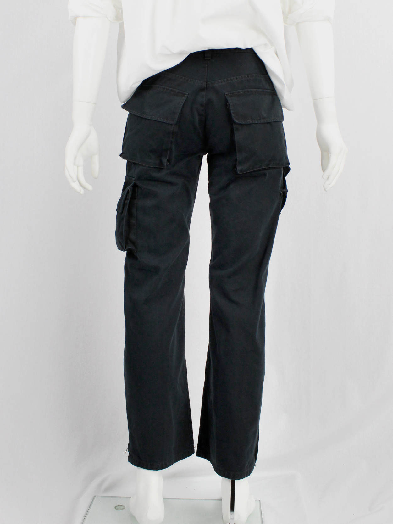 パンツ YOHJI YAMAMOTO A.A.R. Black Trousers Yohji Yamamoto A.A.R black cargo trousers with pockets on the legs