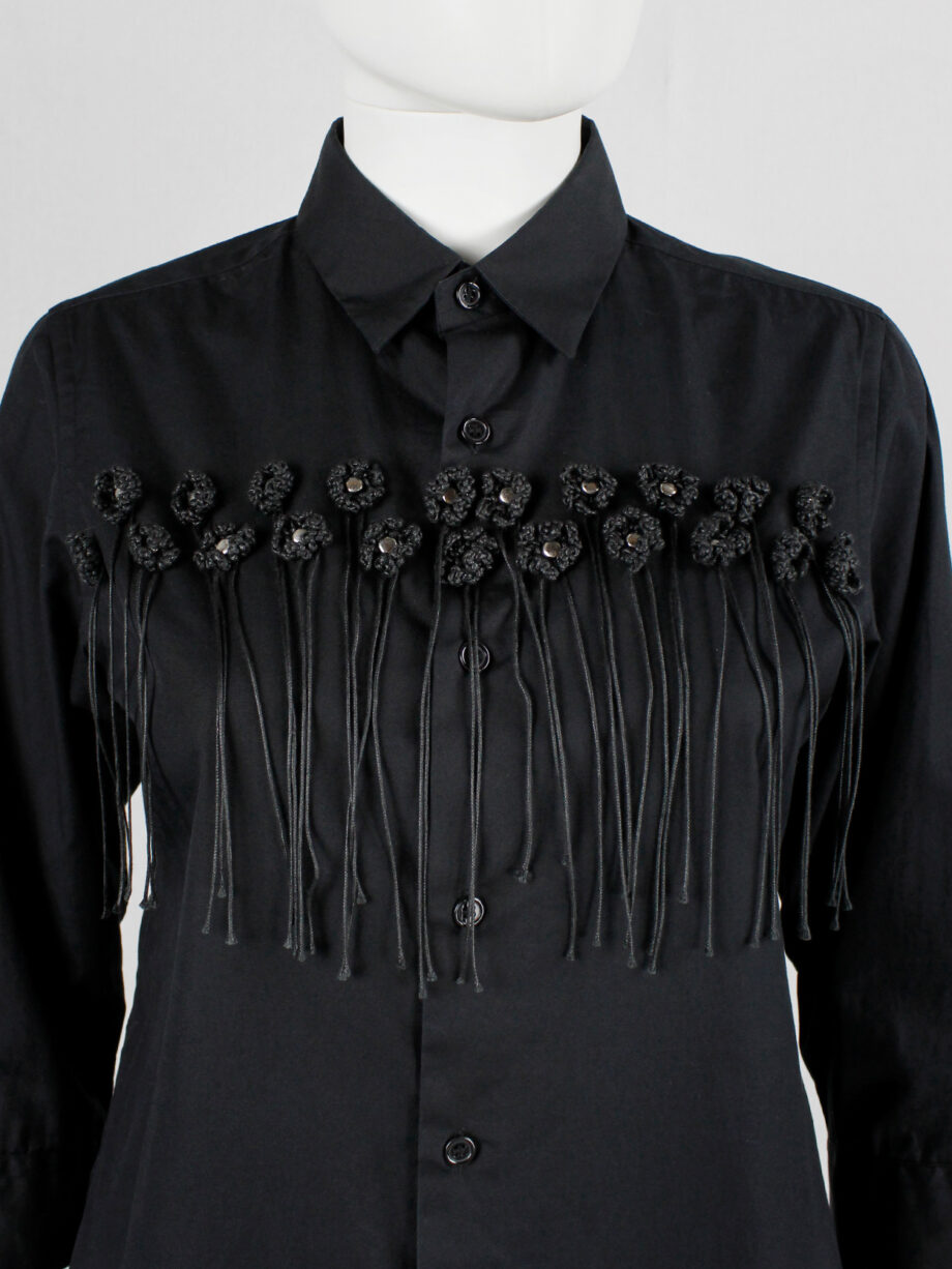Noir Kei Ninomiya black shirt with knit flowers and thread fringes