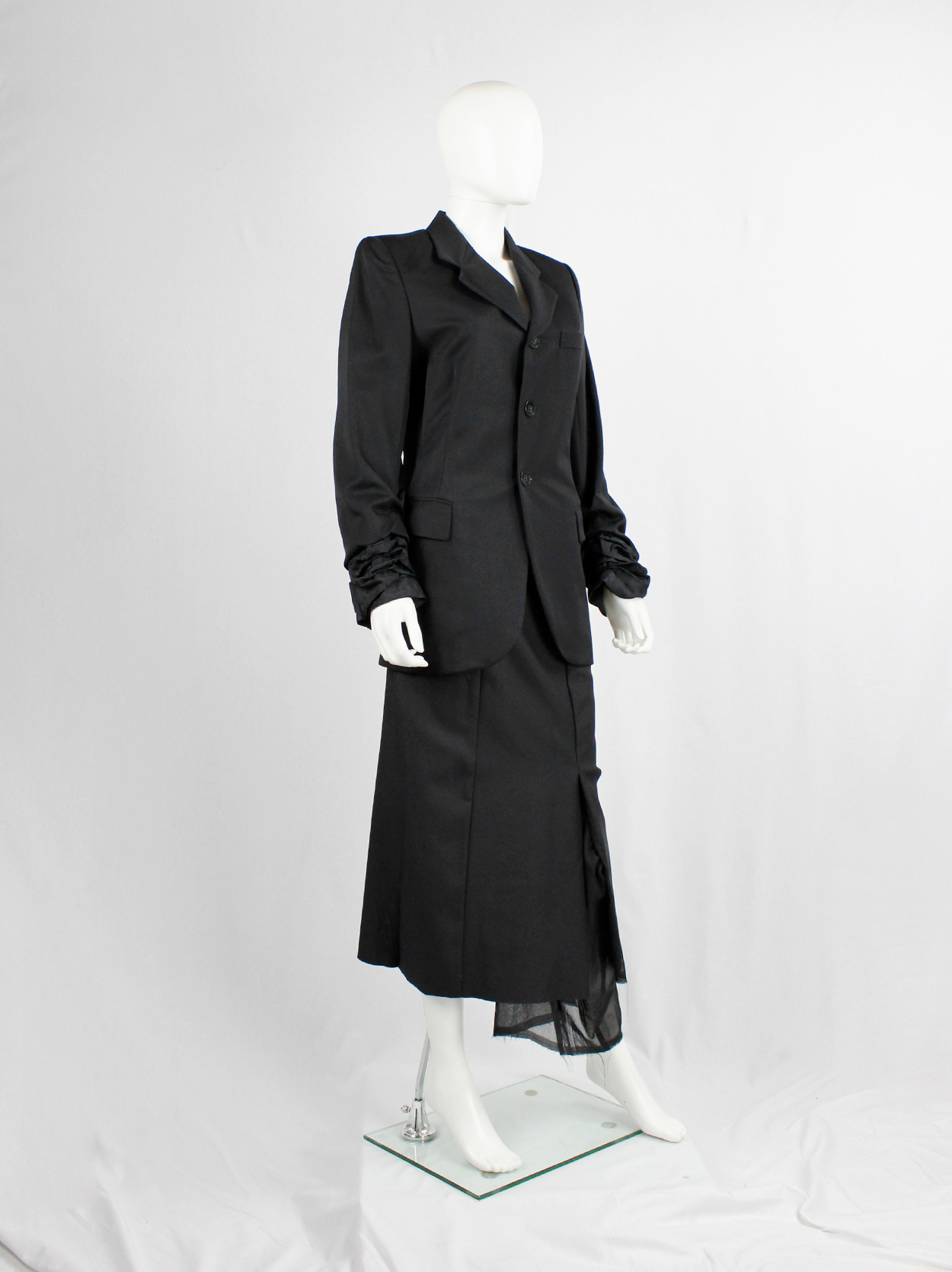 Comme des Garçons black blazer with scrunched lining coming Comme des Garçons black blazer with scrunched lining coming