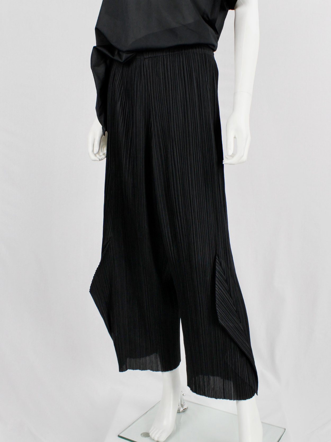 Issey Miyake Pleats Please black wide trousers with 3D Issey Miyake Pleats Please black wide trousers with 3D