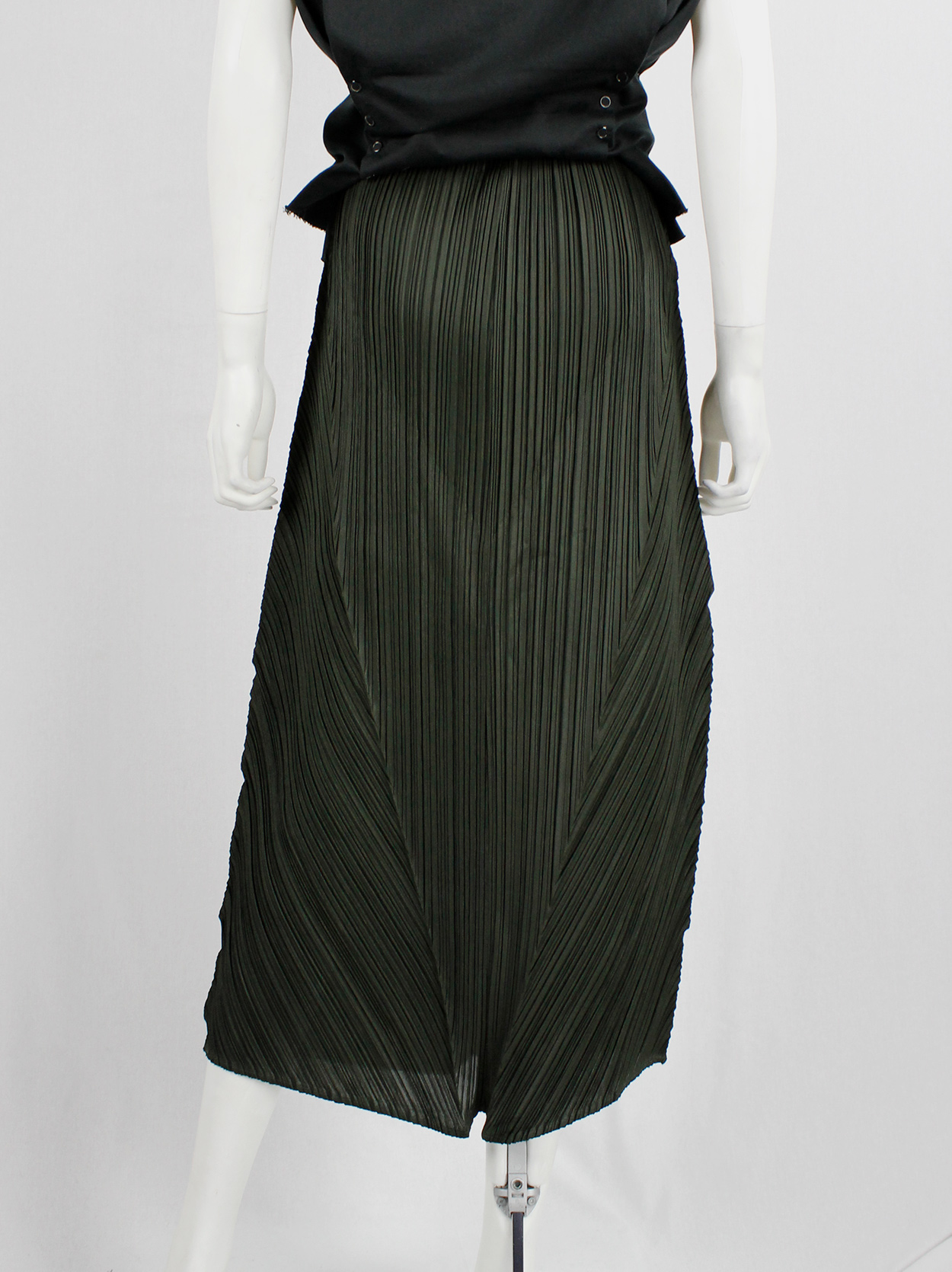 Issey Miyake Pleats Please green curved skirt with triangular