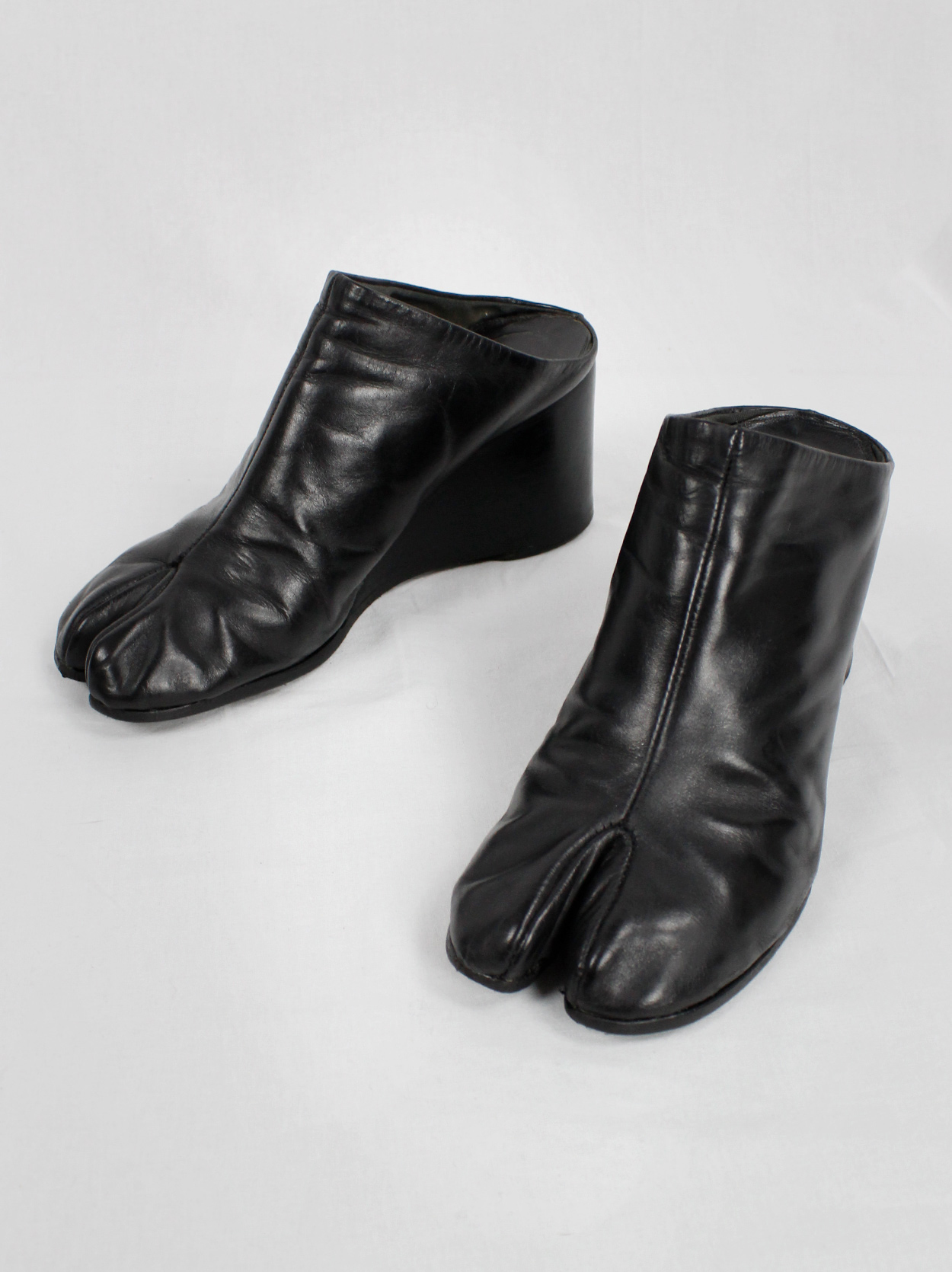Maison Martin Margiela black tabi slippers with wedge heel Maison Martin Margiela black tabi slippers with wedge heel