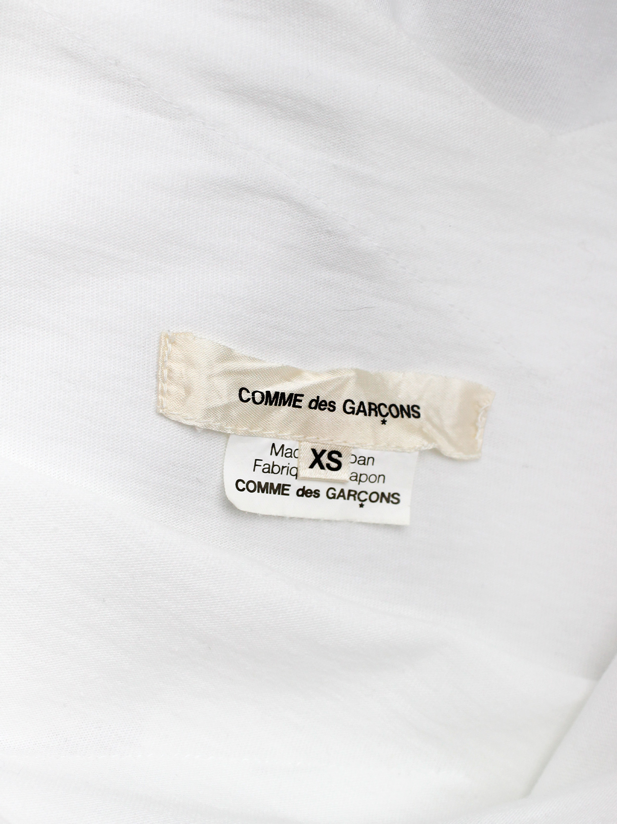 Comme des Garçons white geometric two-dimensional paperdoll Comme des Garçons white geometric two-dimensional paperdoll