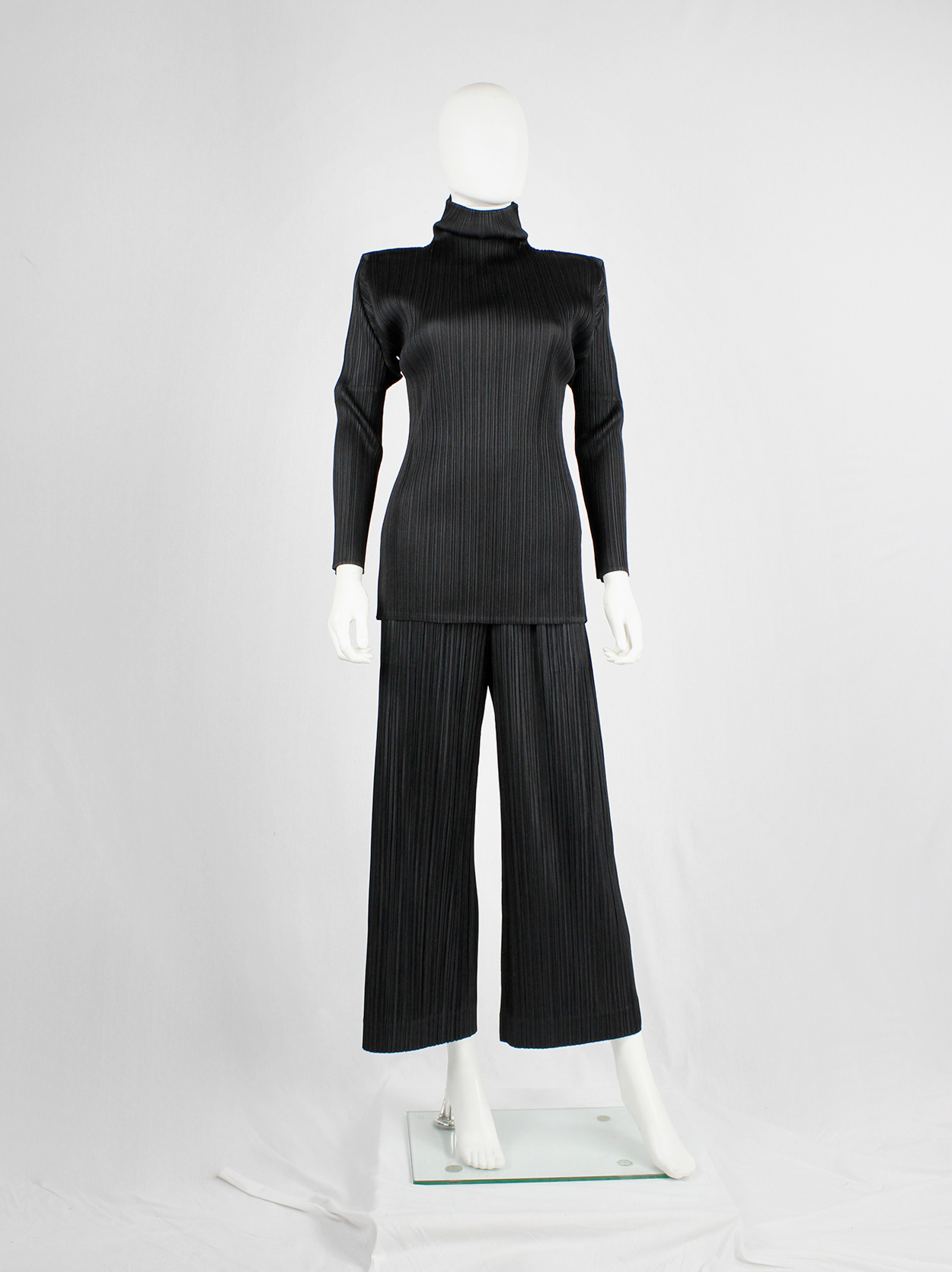ISSEY MIYAKE 19AW BLINK セットアップ ブラック Issey Miyake black pleated turtleneck jumper with square