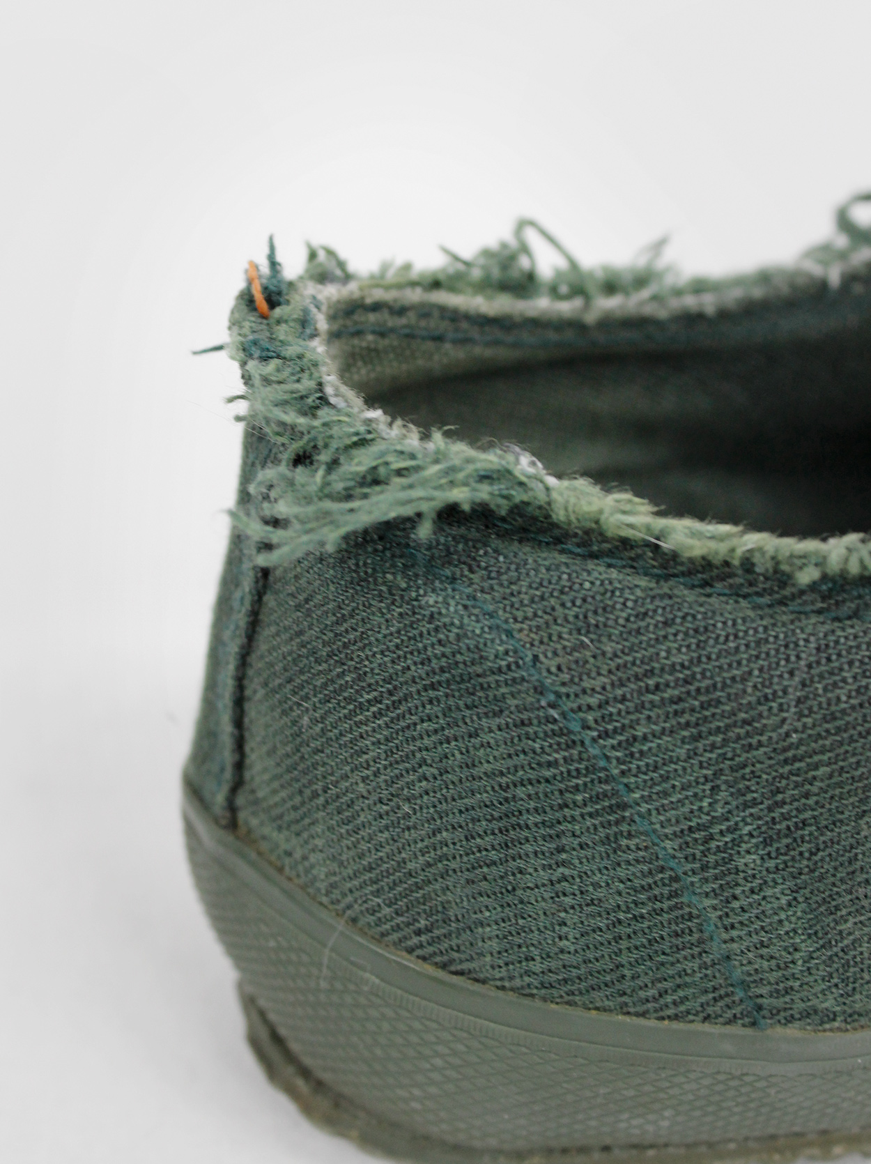 Maison Martin Margiela 6 moss green low-top tabi sneakers  display picture 1