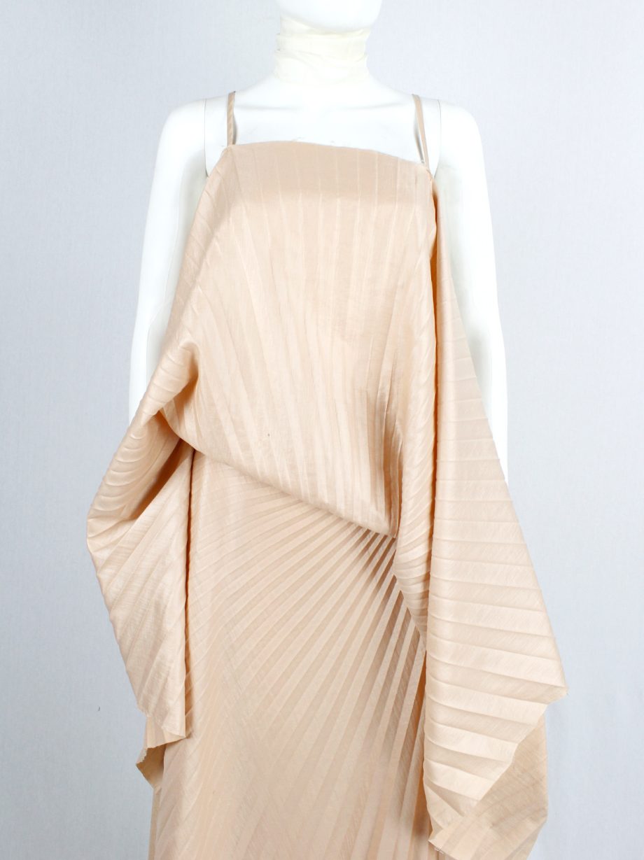 af Vandevorst salmon draped backless dress with accordeon pleats spring 2008 (1)