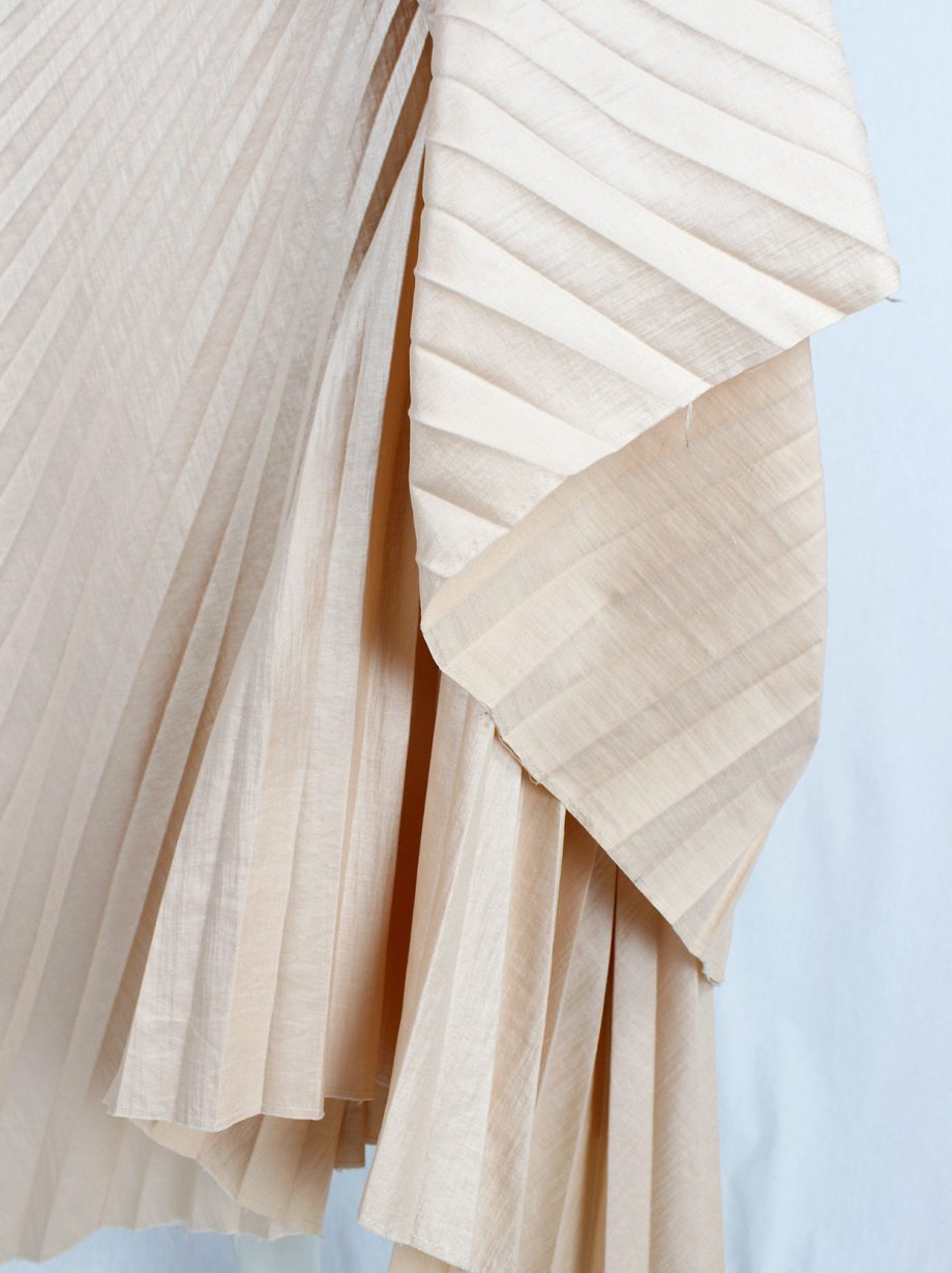 af Vandevorst salmon draped backless dress with accordeon pleats spring 2008 (10)