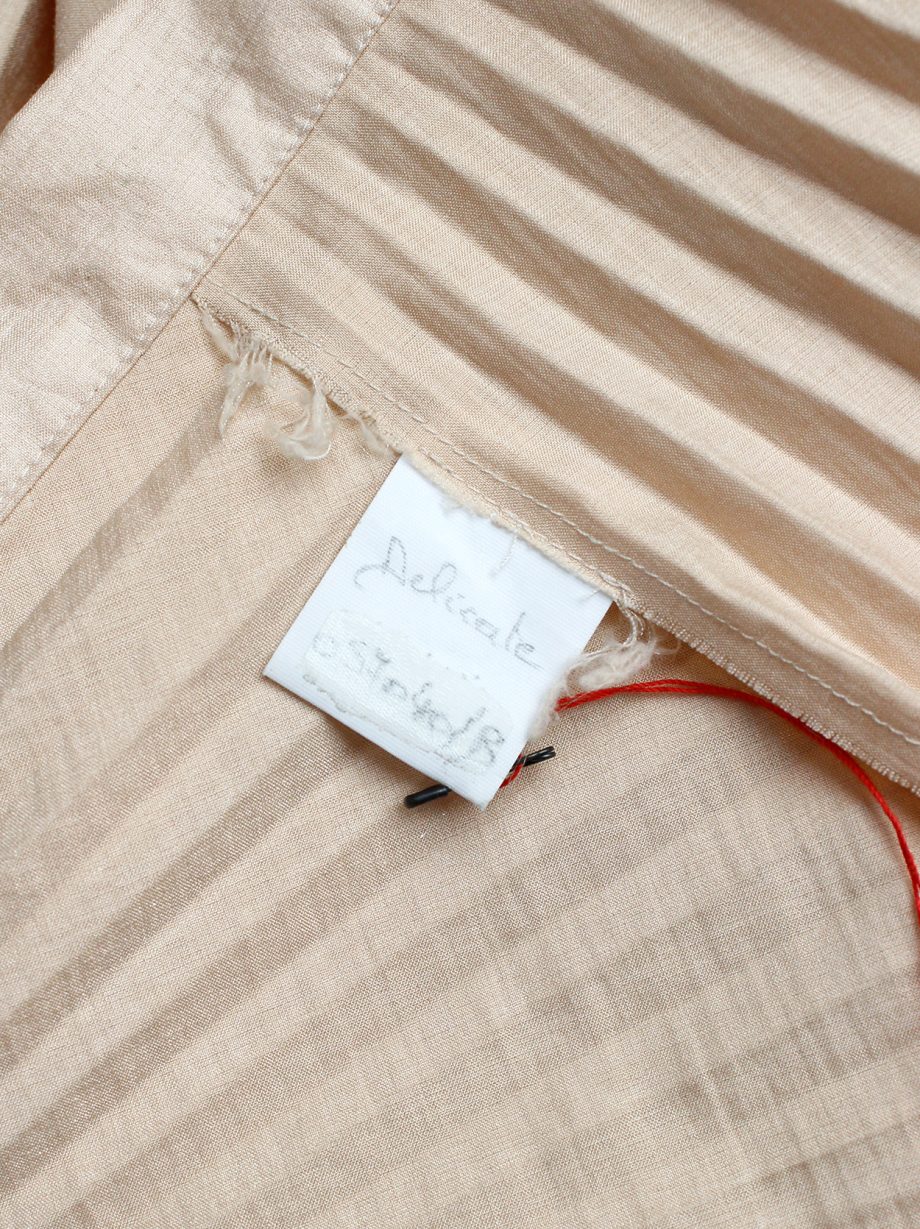 af Vandevorst salmon draped backless dress with accordeon pleats spring 2008 (17)