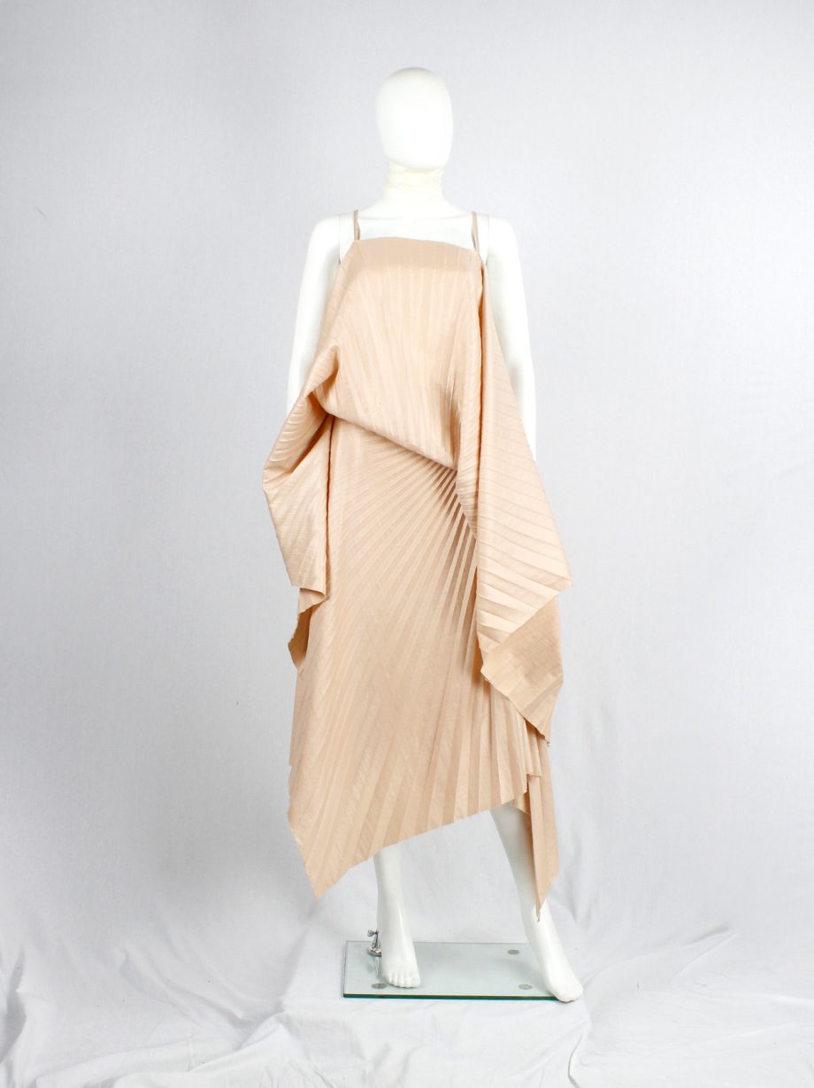af Vandevorst salmon draped backless dress with accordeon pleats spring 2008 (2)