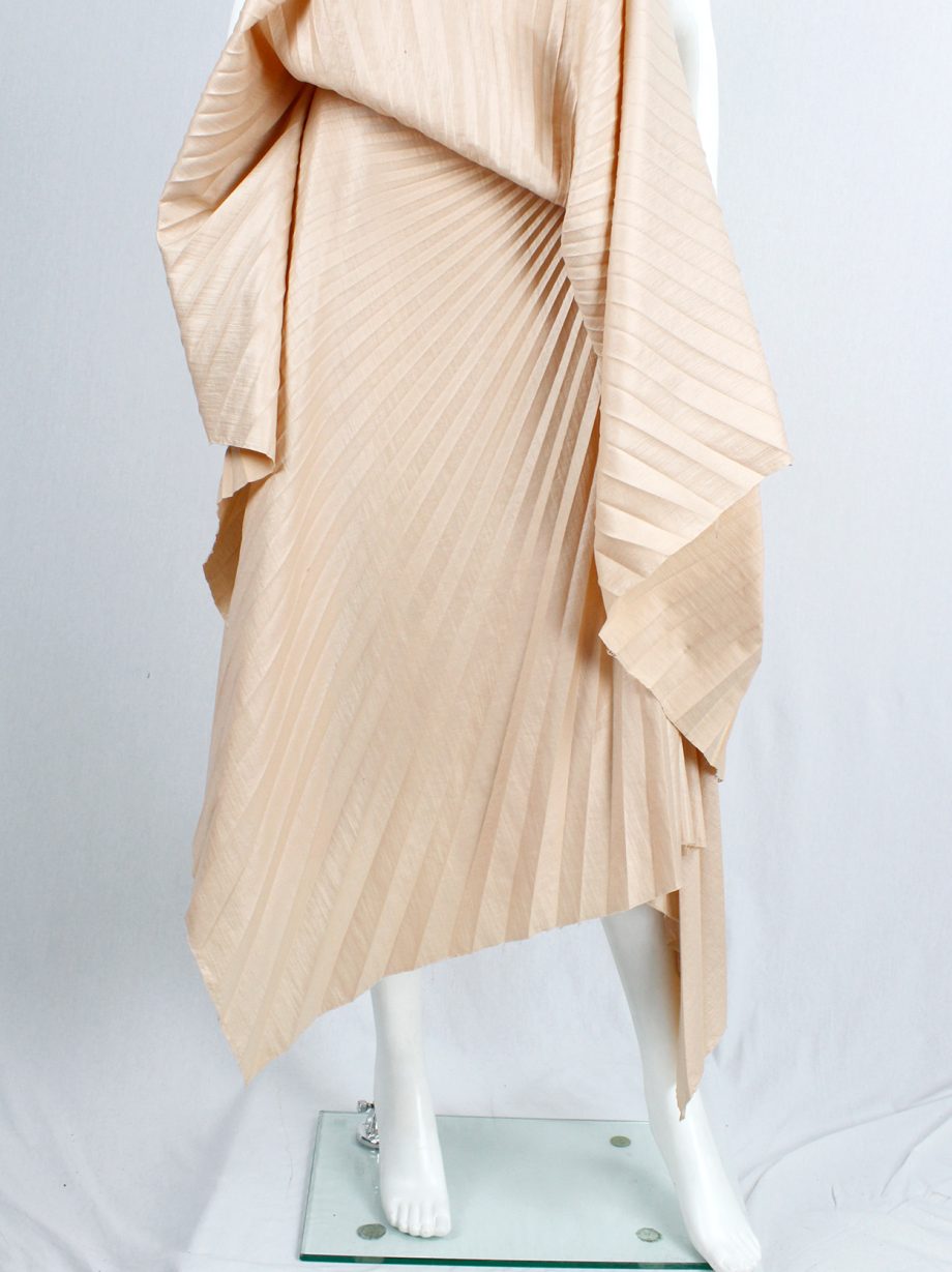 af Vandevorst salmon draped backless dress with accordeon pleats spring 2008 (3)