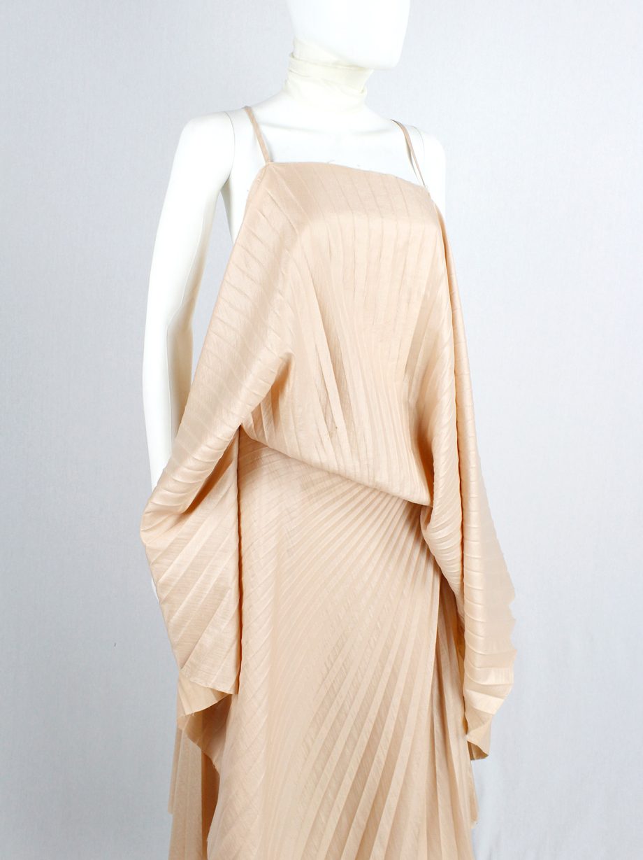 af Vandevorst salmon draped backless dress with accordeon pleats spring 2008 (5)