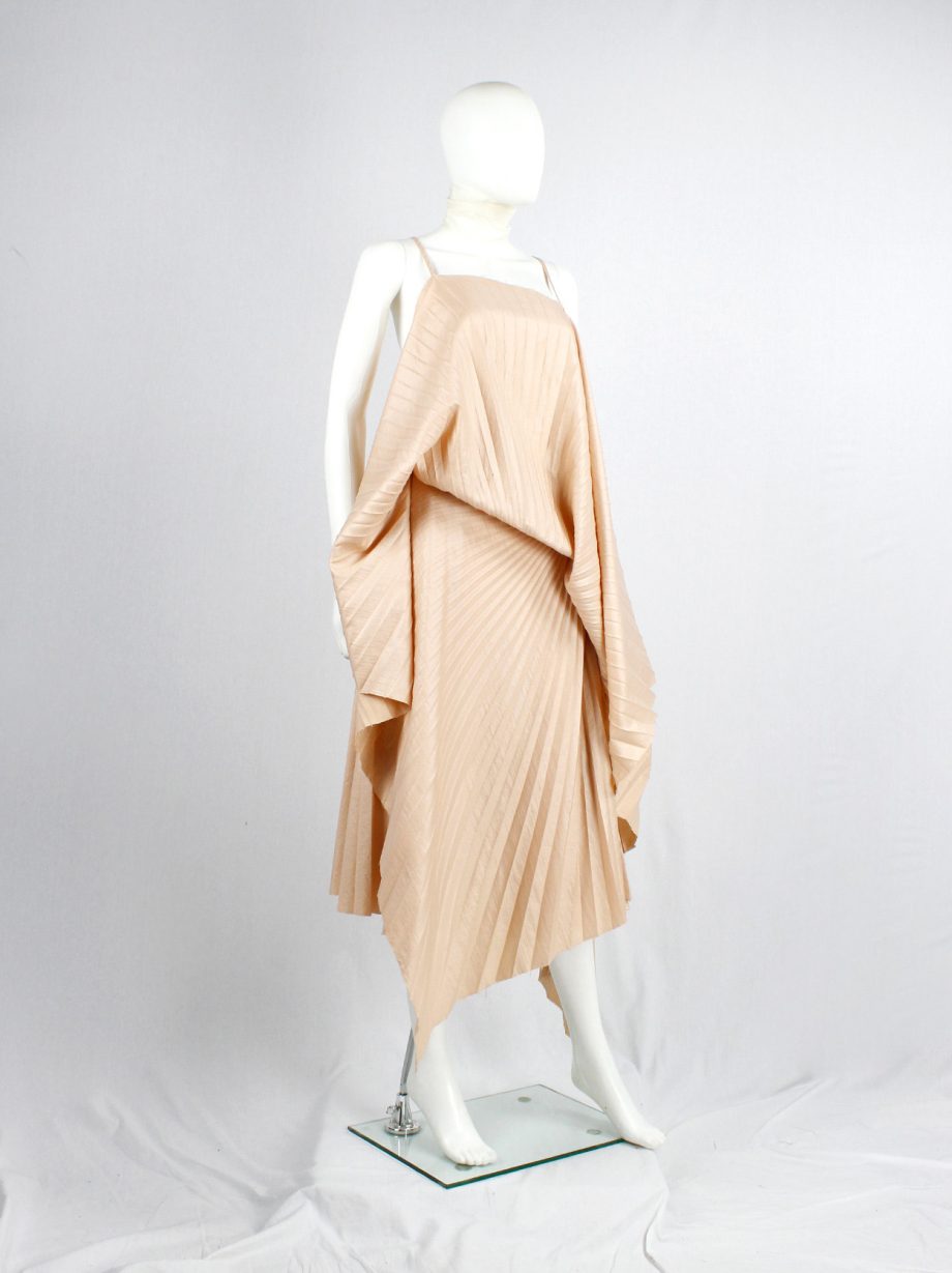 af Vandevorst salmon draped backless dress with accordeon pleats spring 2008 (6)