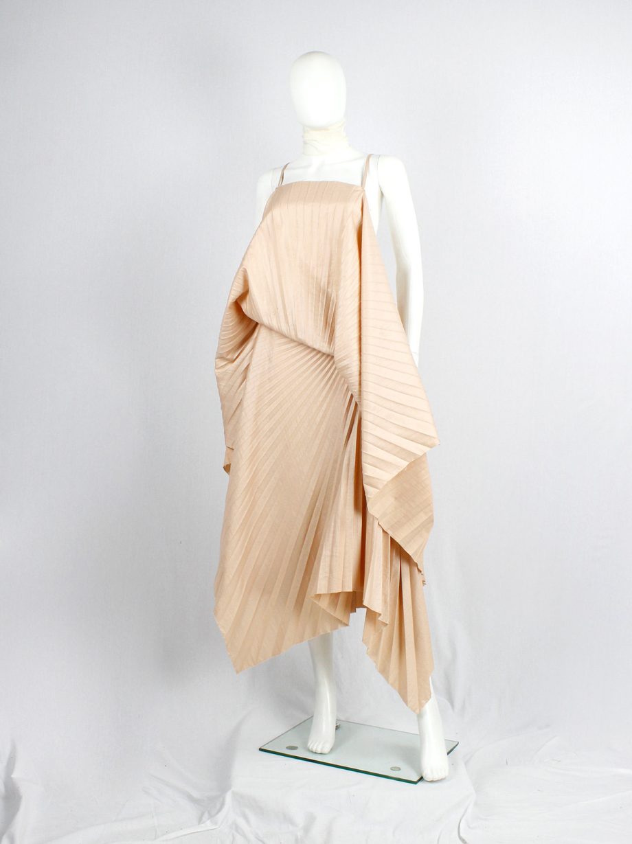 af Vandevorst salmon draped backless dress with accordeon pleats spring 2008 (7)