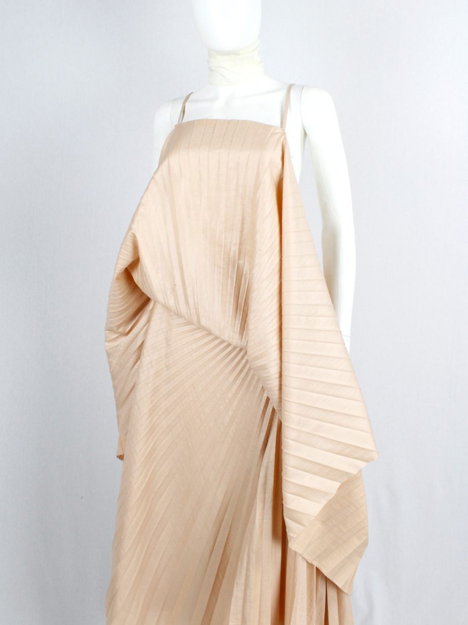 af Vandevorst salmon draped backless dress with accordeon pleats spring 2008 (8)