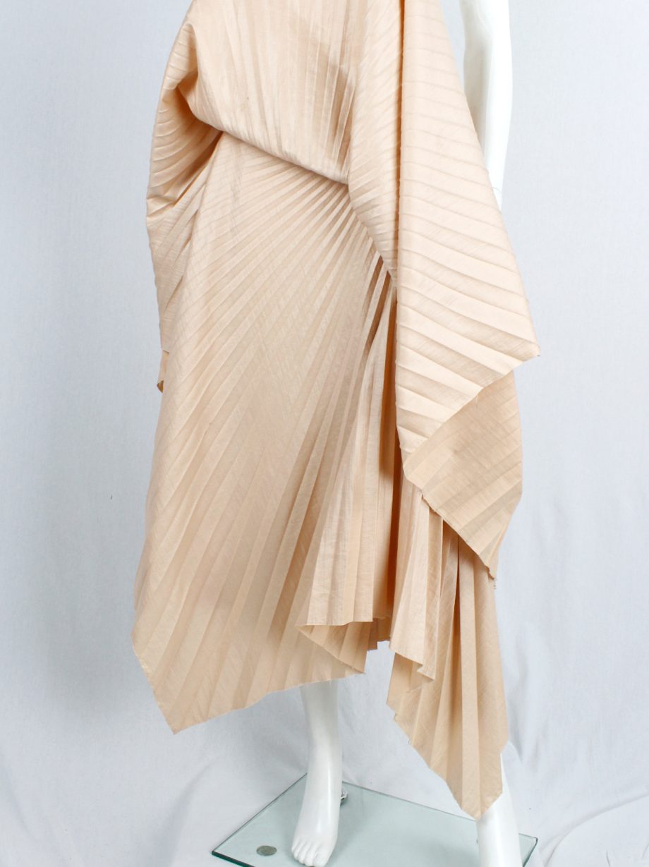 af Vandevorst salmon draped backless dress with accordeon pleats spring 2008 (9)