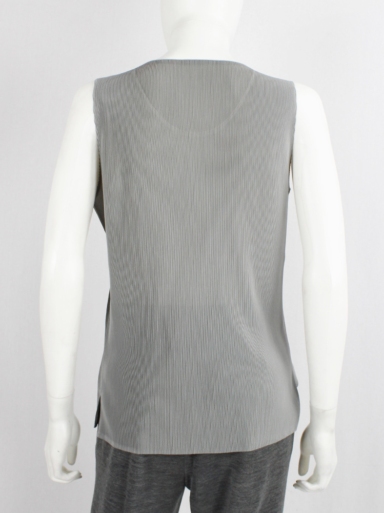 uenui ウニュイ sleeveless pleated vest グレー uenui ウニュイ sleeveless pleated vest グレー