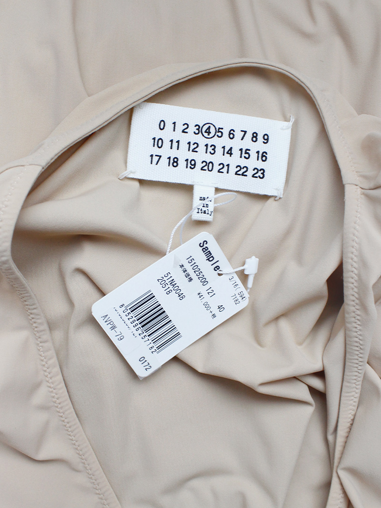 【関税込み】Maison Margiela ベージュ Invitation フーディ He Cong's Maison Margiela Couture: Zhong Lin W China June