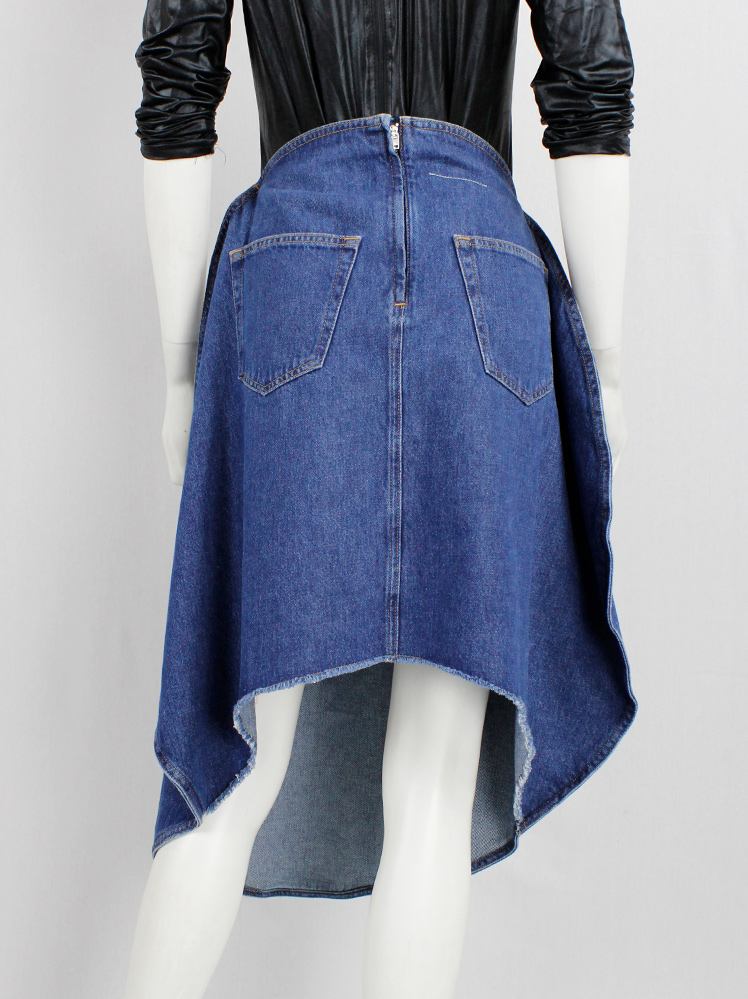 Maison Margiela MM6 denim skirt made of a two-dimensional Maison Margiela MM6 denim skirt made of a two-dimensional