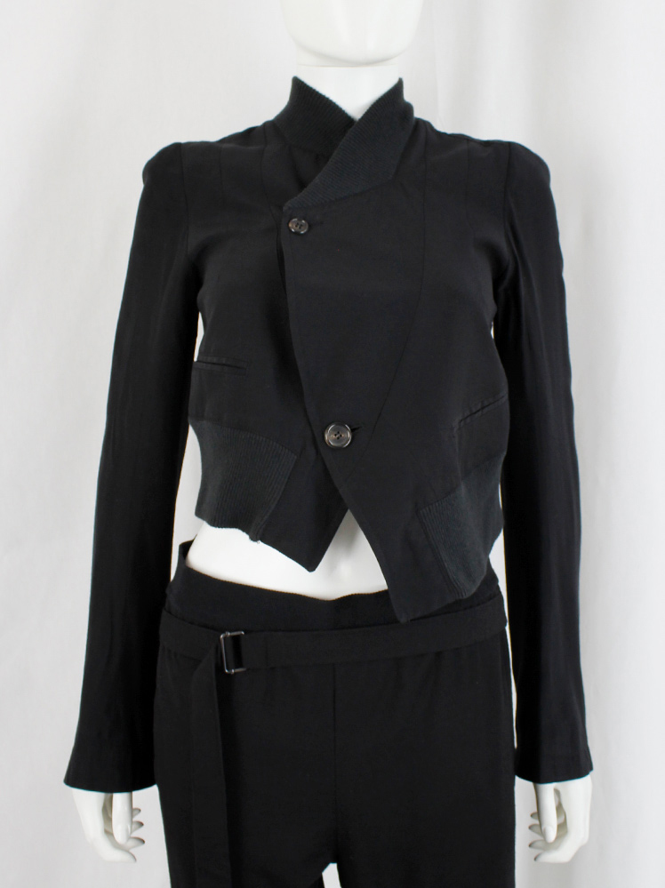 ann demeulemeester ジャケット Ann Demeulemeester black asymmetric cropped bomber jacket