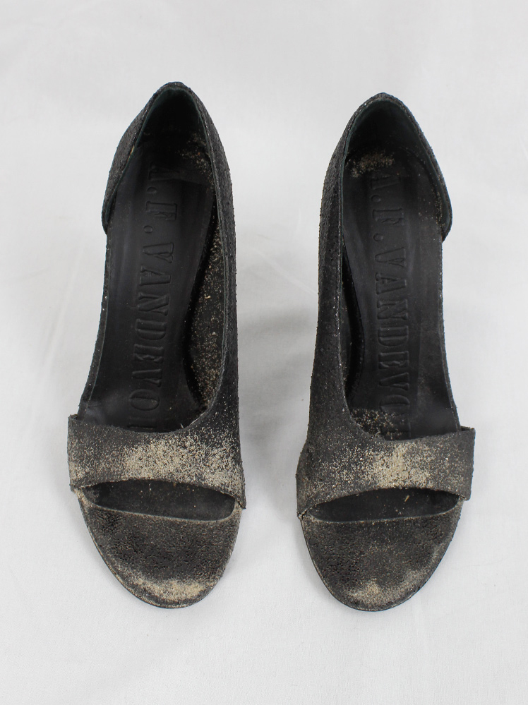 vintage af Vandevorst black open toe pumps decorated with Belgian beach sand spring 2014 (2)