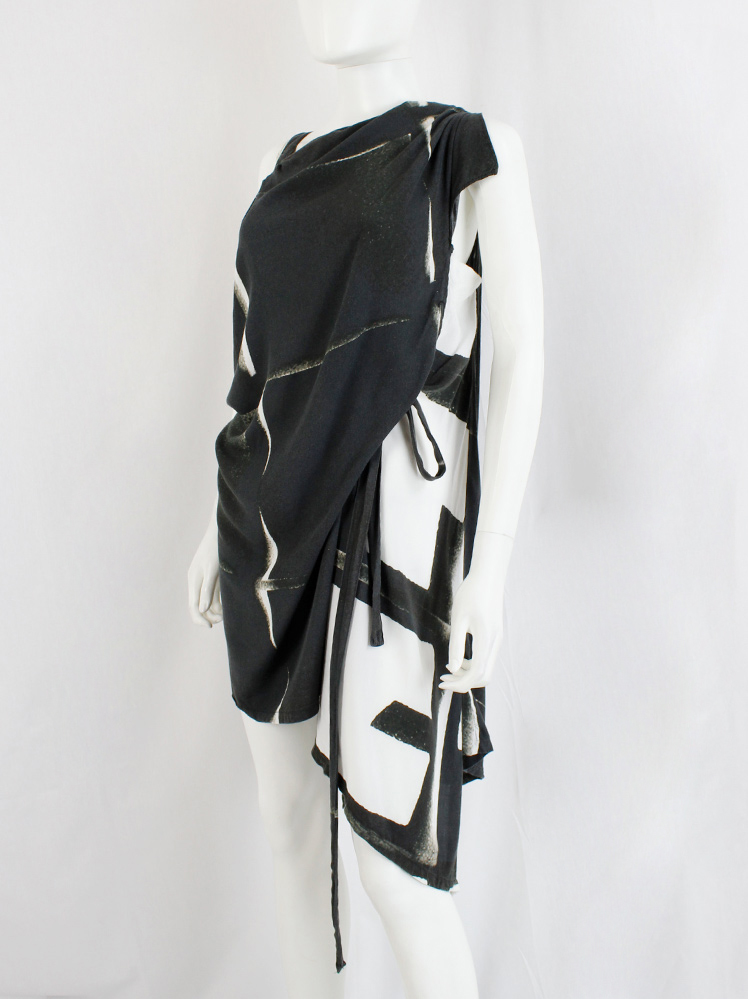 FASHIONBRANDING MiquelAbellan monse 洋書 Ann Demeulemeester black transformable dress with beige